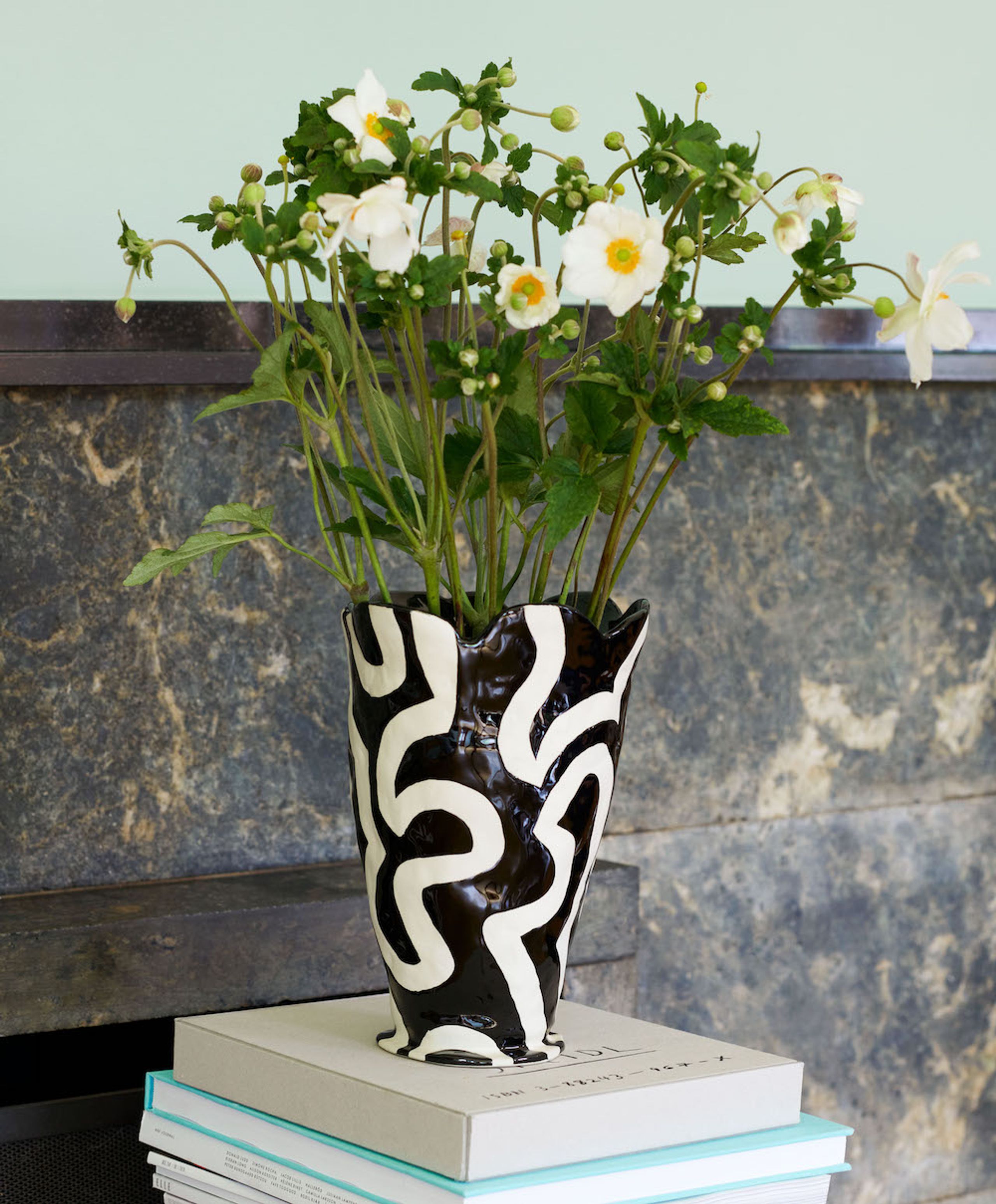 HAY - Vase - Jessica Hans Shadow Vase - Black / White
