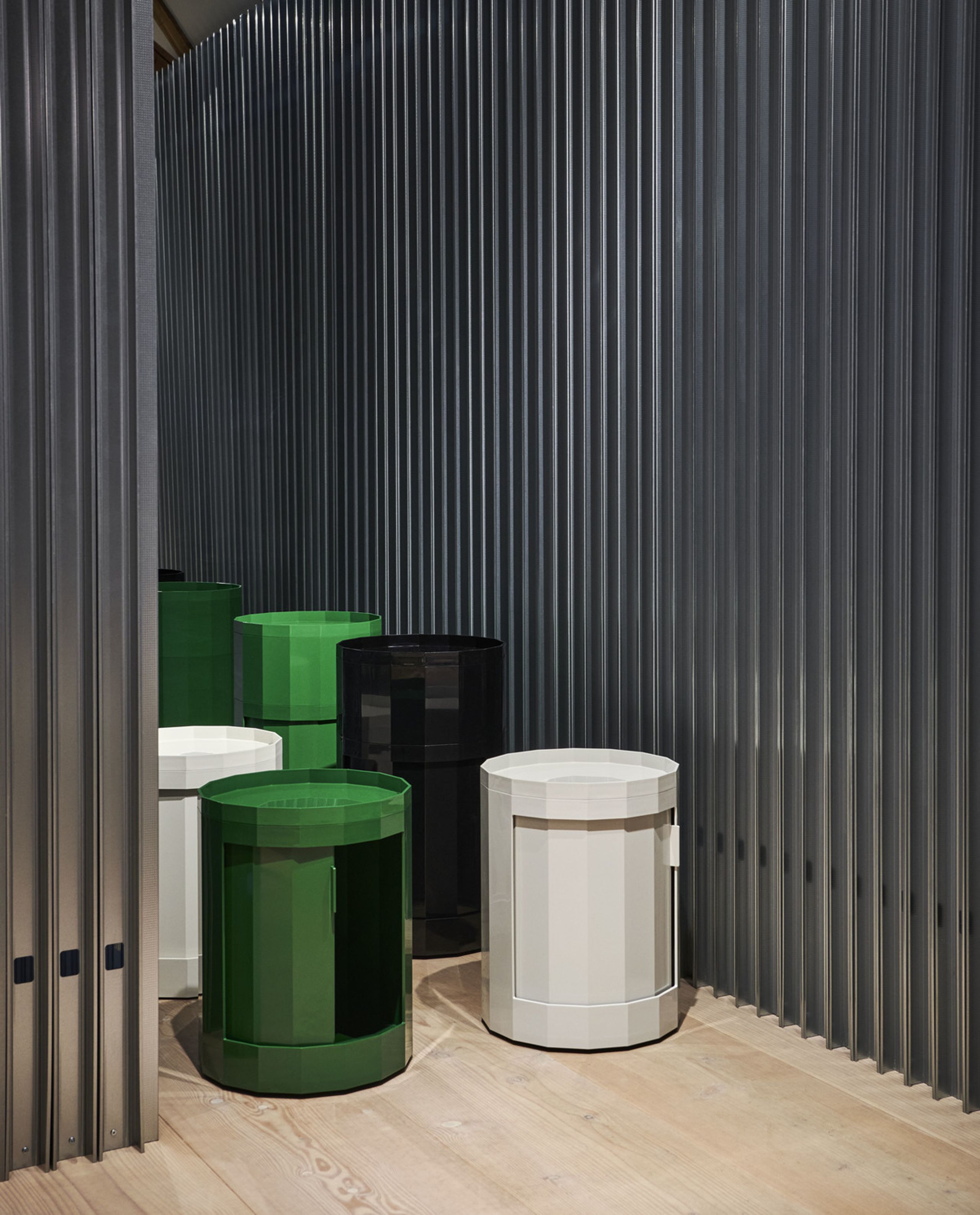 HAY - Vaskeklud - Facet Cabinet Low - Anthracite