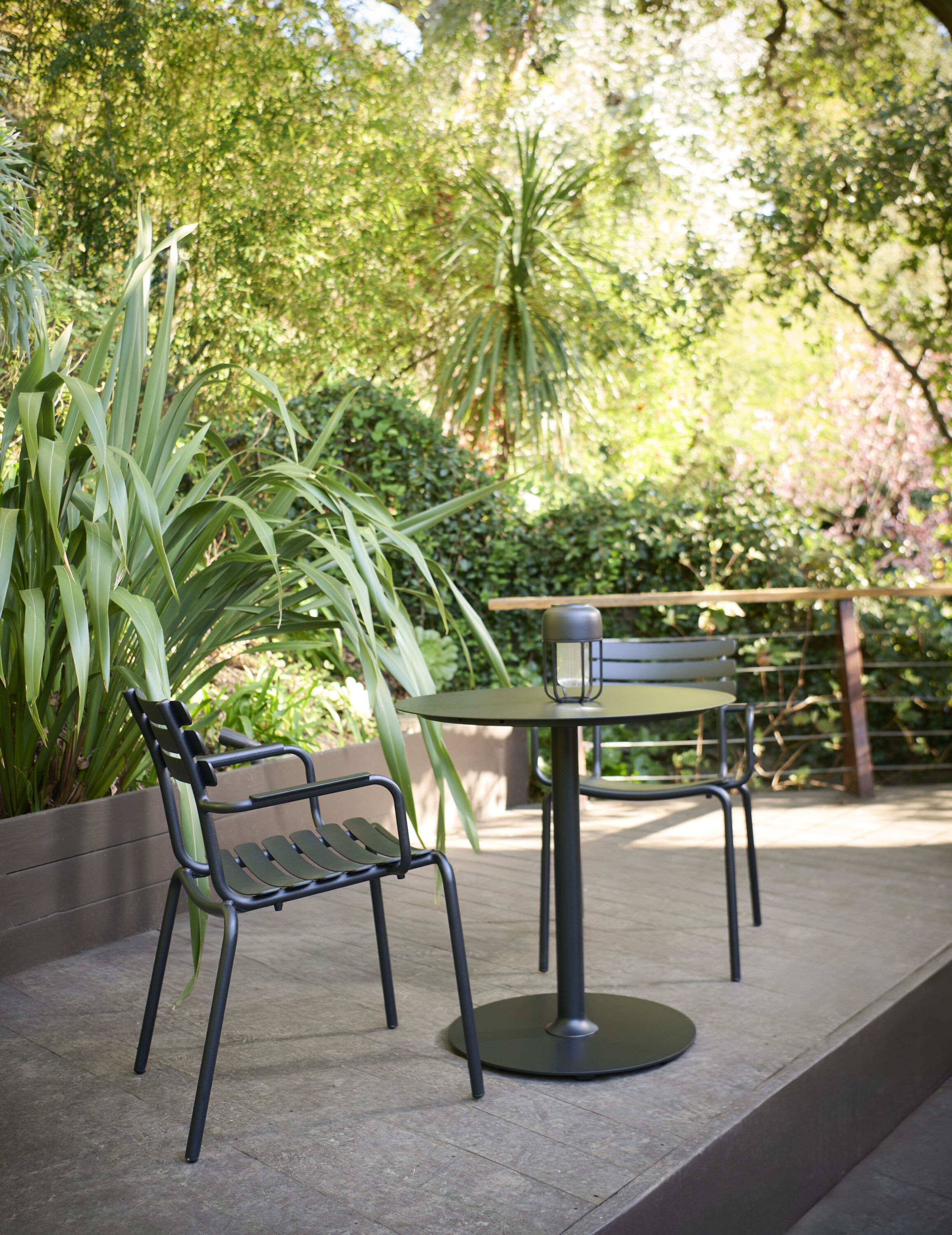 HOUE - Café table - Pico Café Table - Ø64 cm - Round Base - Beige