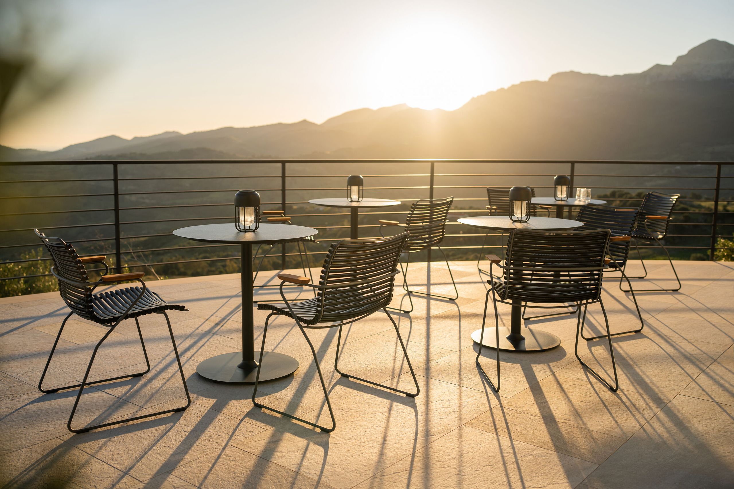 HOUE - Stolik kawiarniany - Pico Café Table - Ø74 cm - Round Base - Cayenne