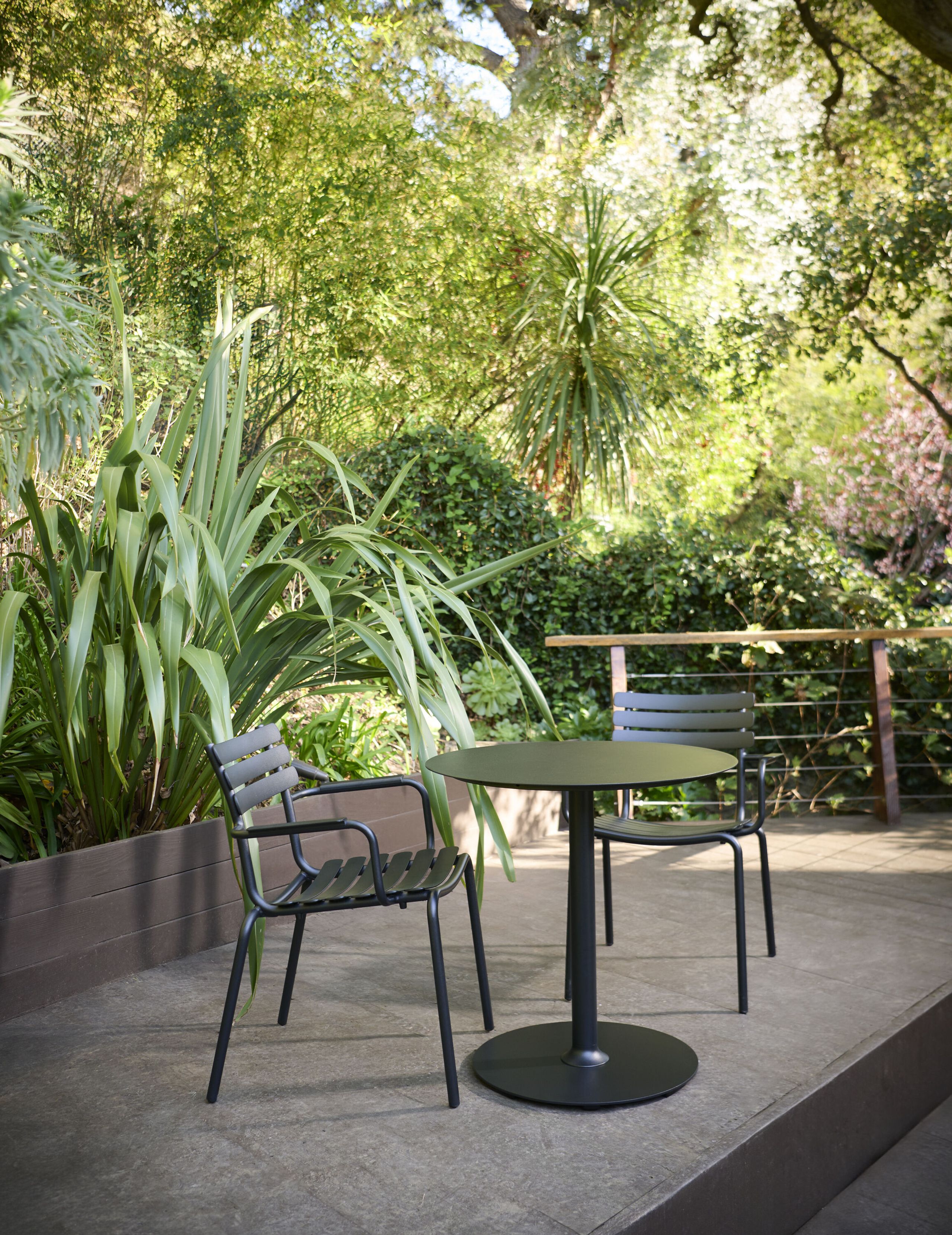 HOUE - Stolik kawiarniany - Pico Café Table - Ø74 cm - Round Base - Cayenne