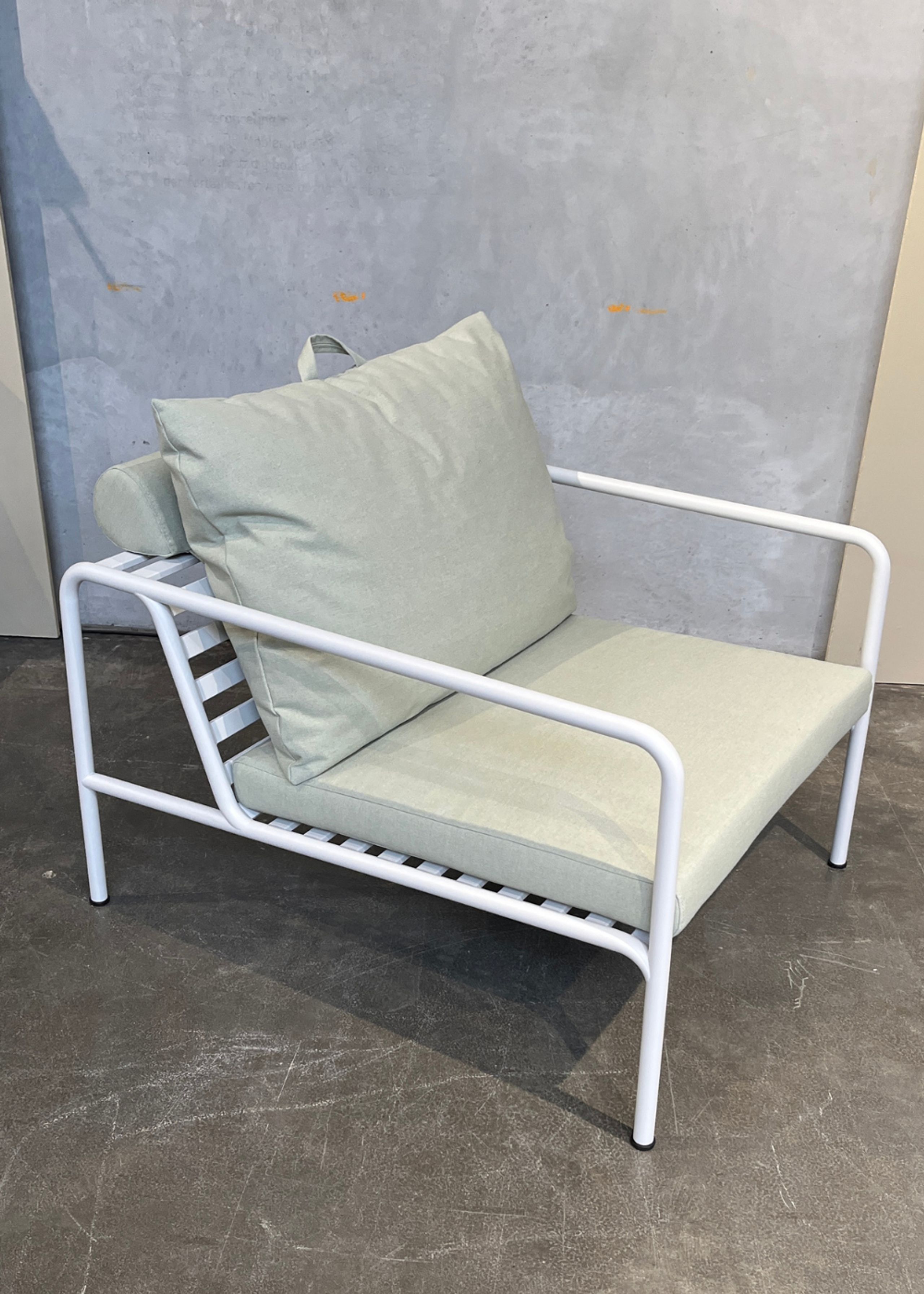 HOUE - Garden chair - AVON Lounge Chair - Moss/Muted White - Exhibition Model