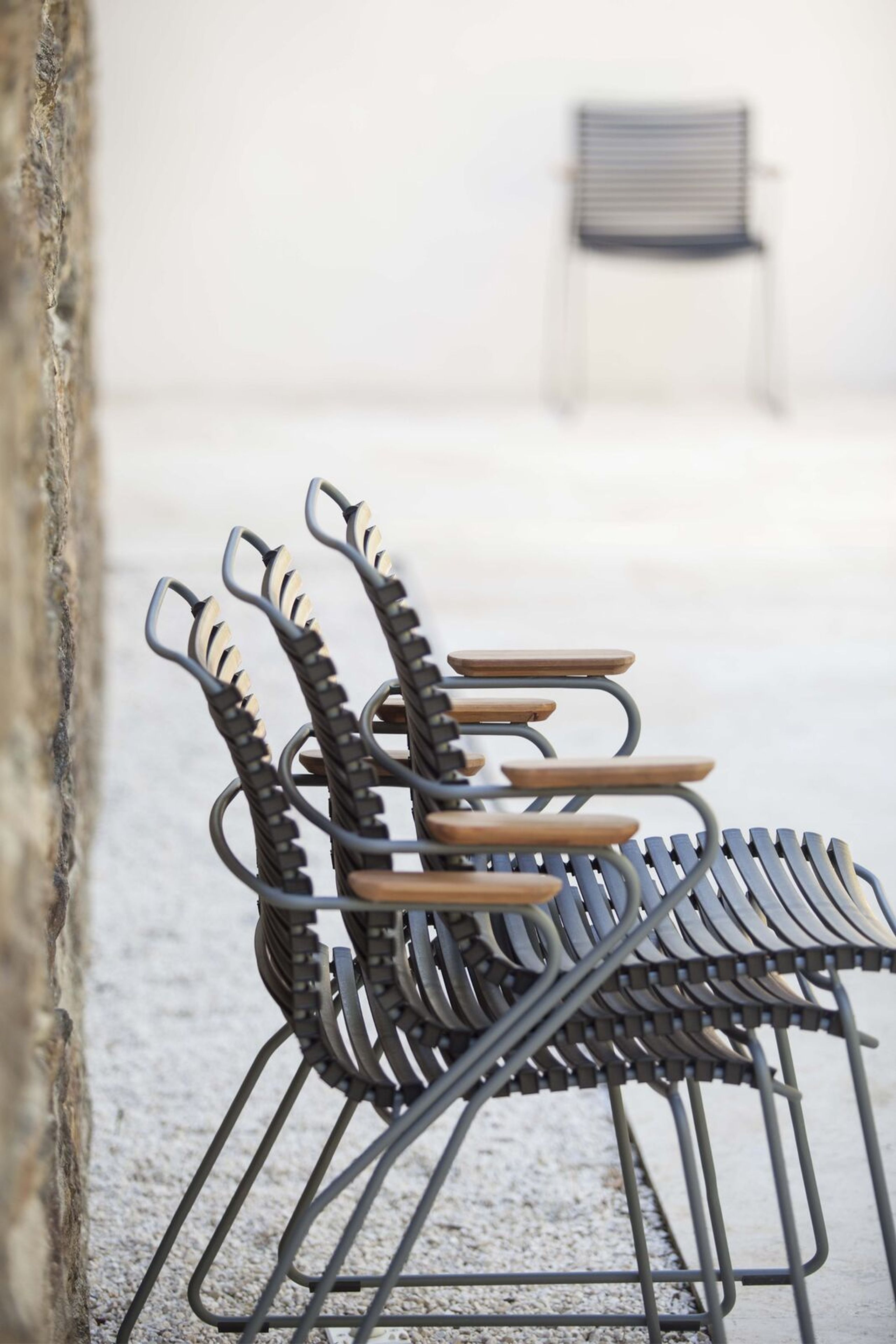 HOUE - Garden chair - Click Dining Chair - Color: Beige. Frame: Grey. Armrest: Bamboo