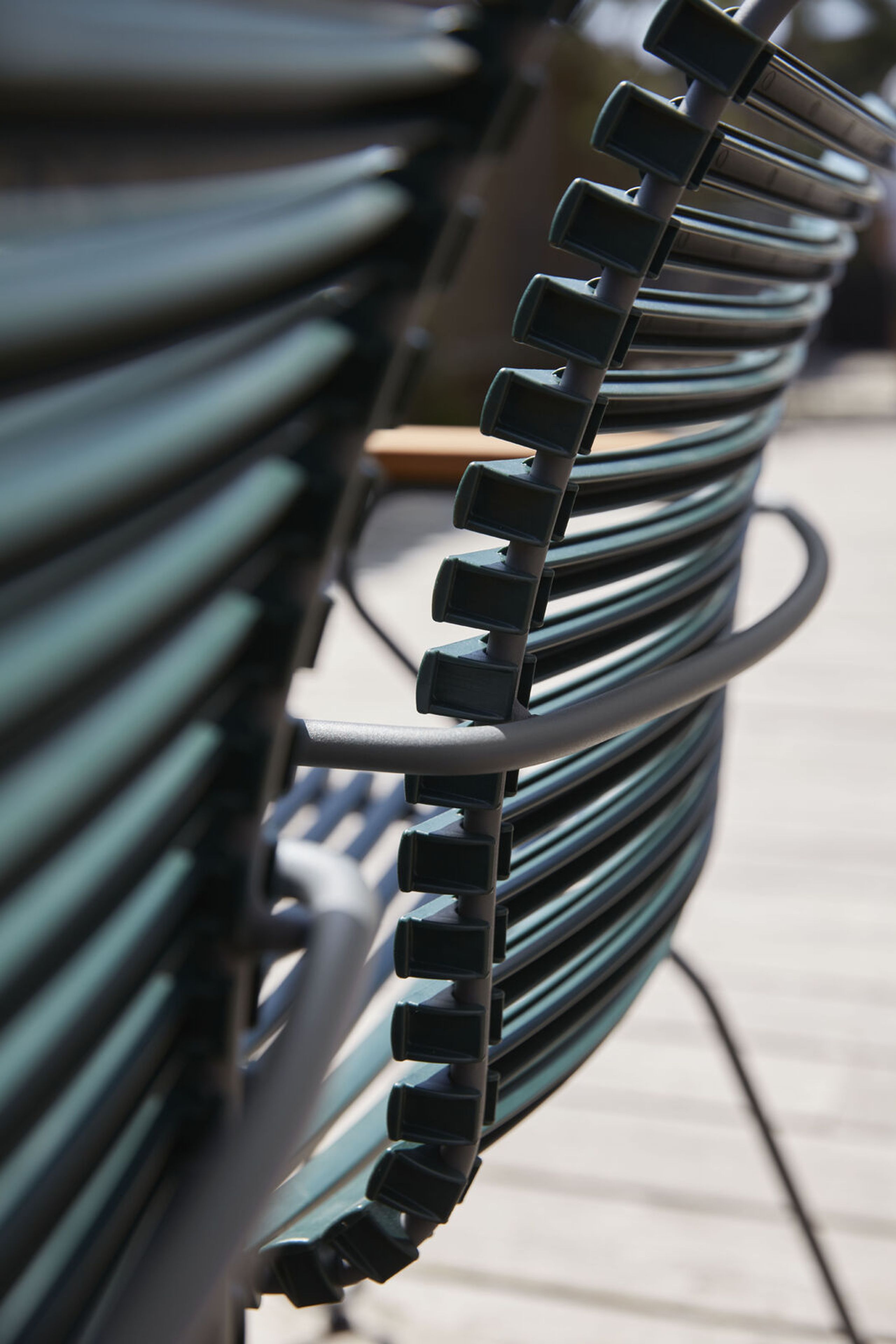 HOUE - Gartenstuhl - Click Dining Chair - Color: Dark grey. Frame: Grey. Armrest: Bamboo