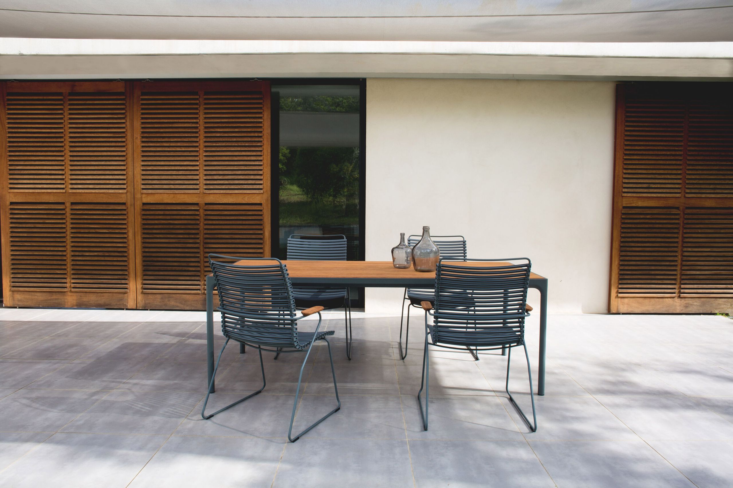 HOUE - Silla de jardín - Click Dining Chair Tall Back - Color: Dark grey / Frame: Grey / Armrest: Bamboo