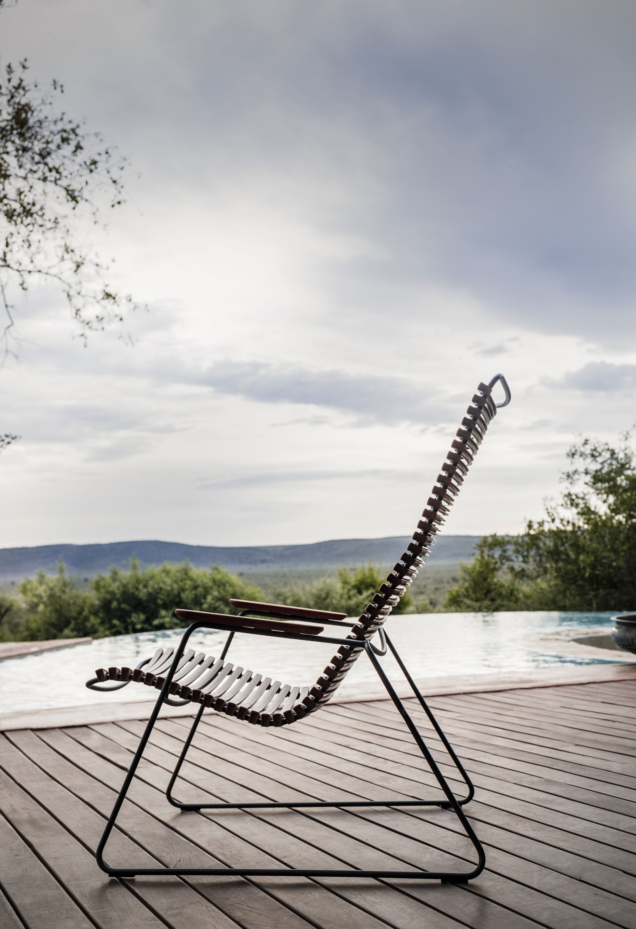 HOUE - Garden chair - Click Lounge Chair - Color: Beige / Frame: Grey / Armrest: Bamboo