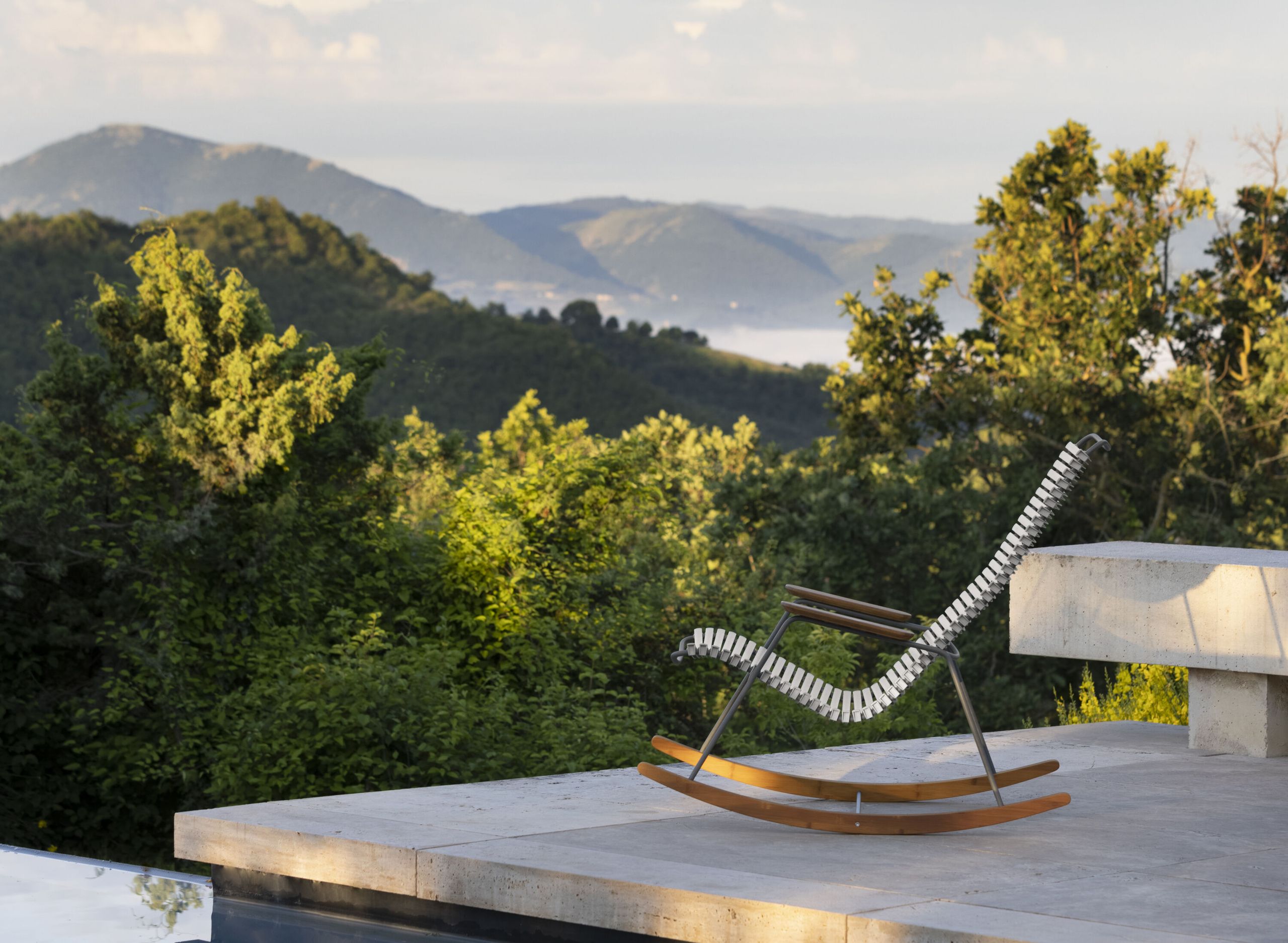 HOUE - Garden chair - Click Rocking Chair - Color: Muted white / Armrest + runners: Bamboo