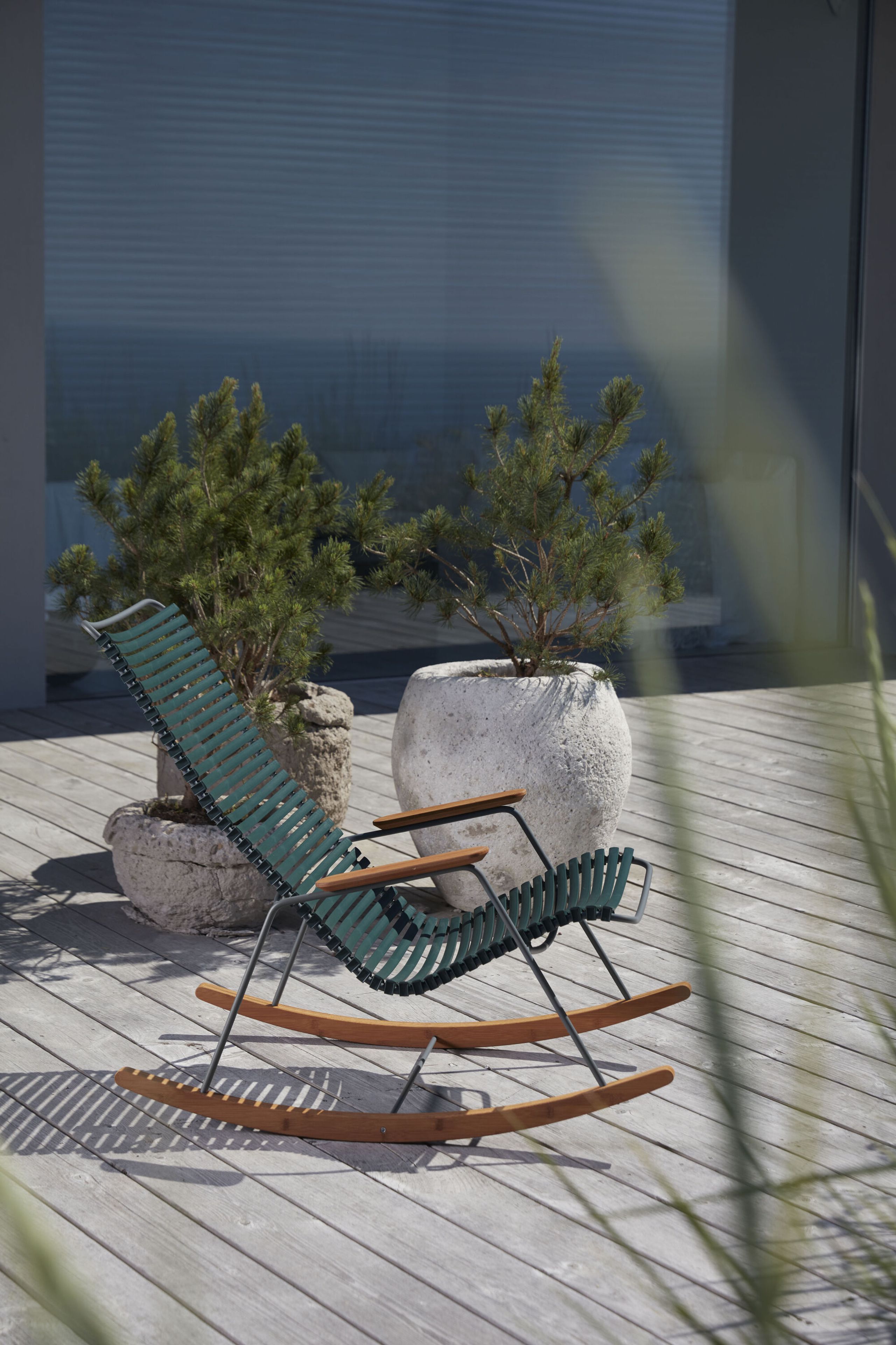 HOUE - Garden chair - Click Rocking Chair - Color: Muted white / Armrest + runners: Bamboo