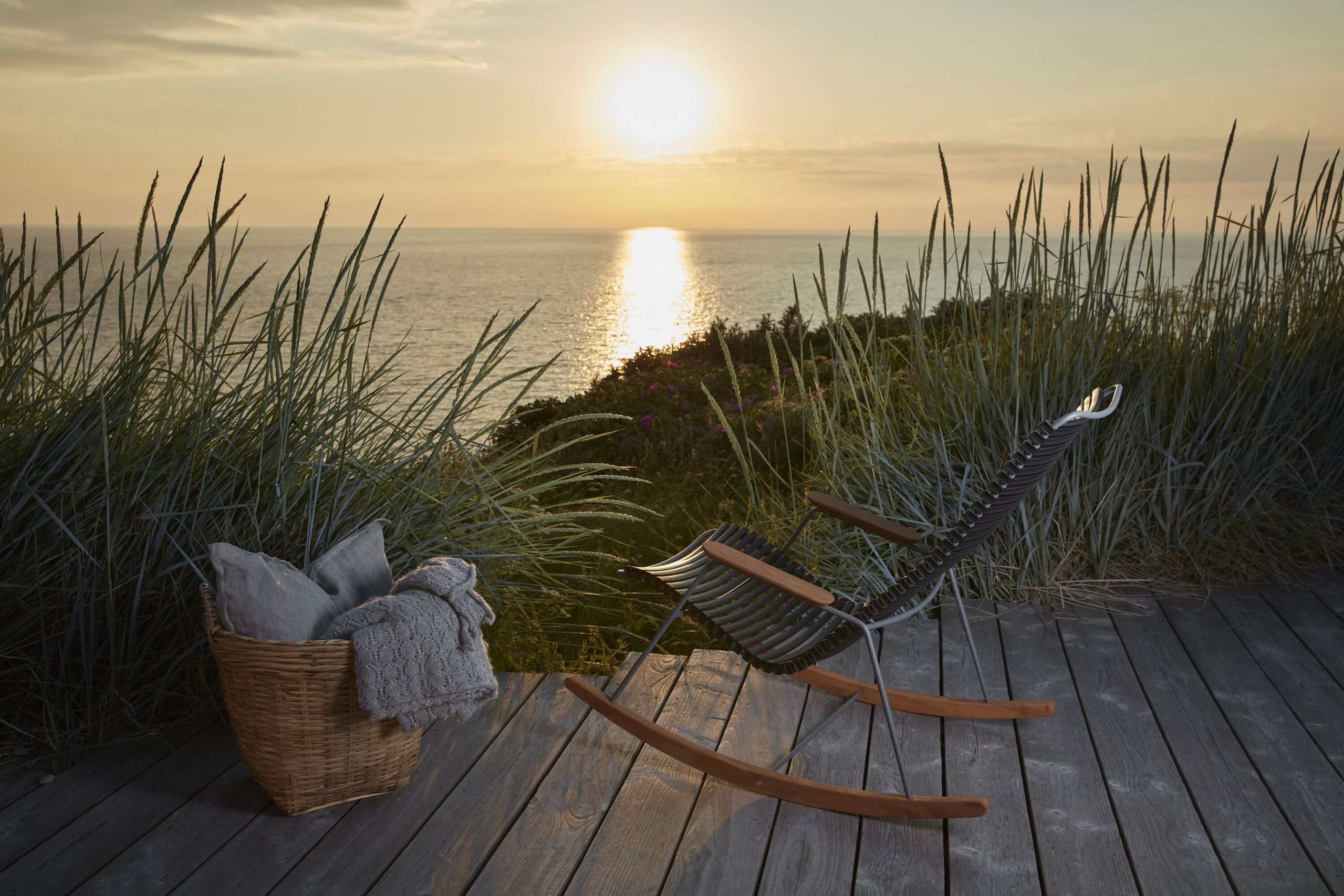 HOUE - Garden chair - Click Rocking Chair - Color: Muted white / Armrest + runners: Bamboo