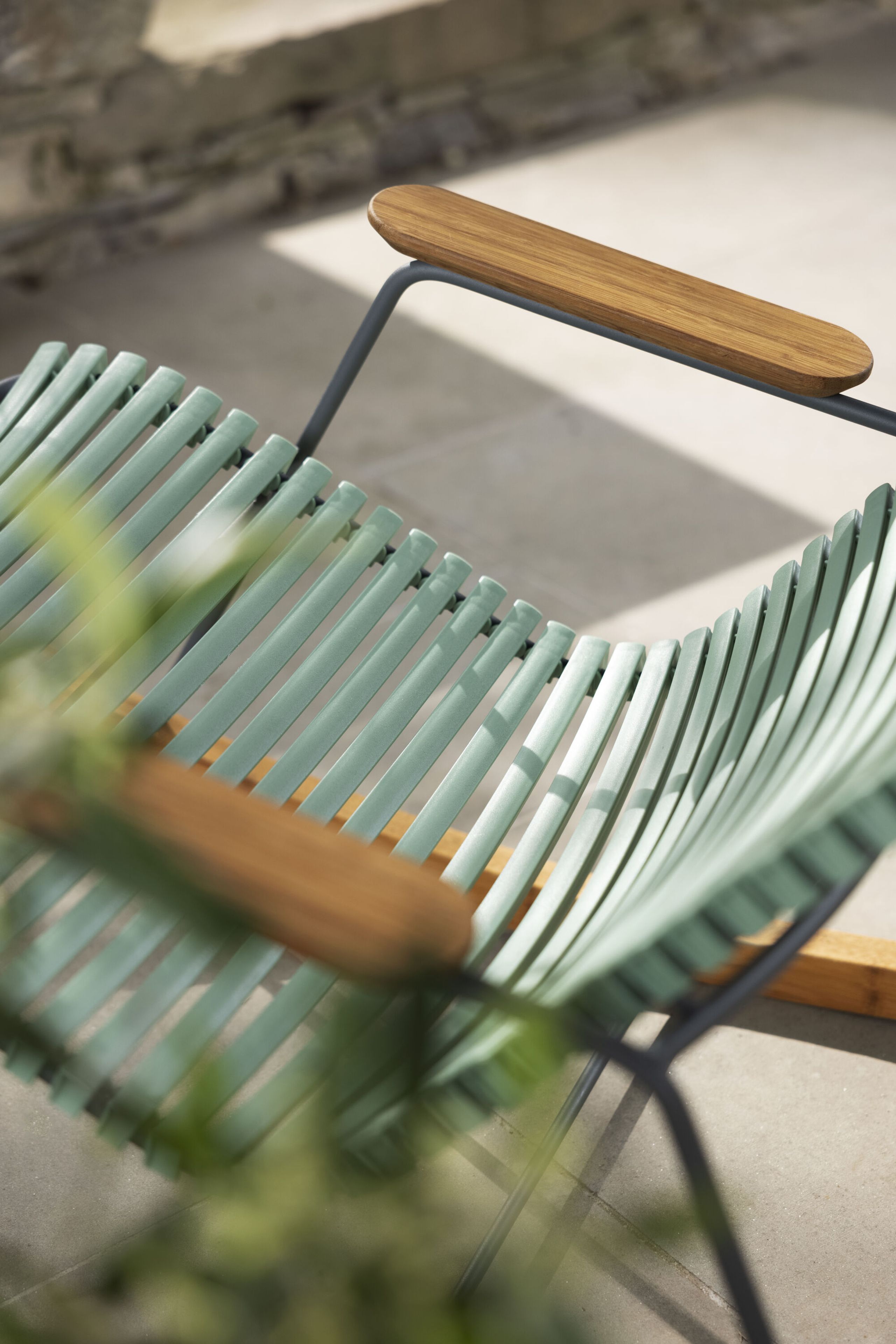 HOUE - Garden chair - Click Rocking Chair - Color: Muted white / Armrest + runners: Bamboo