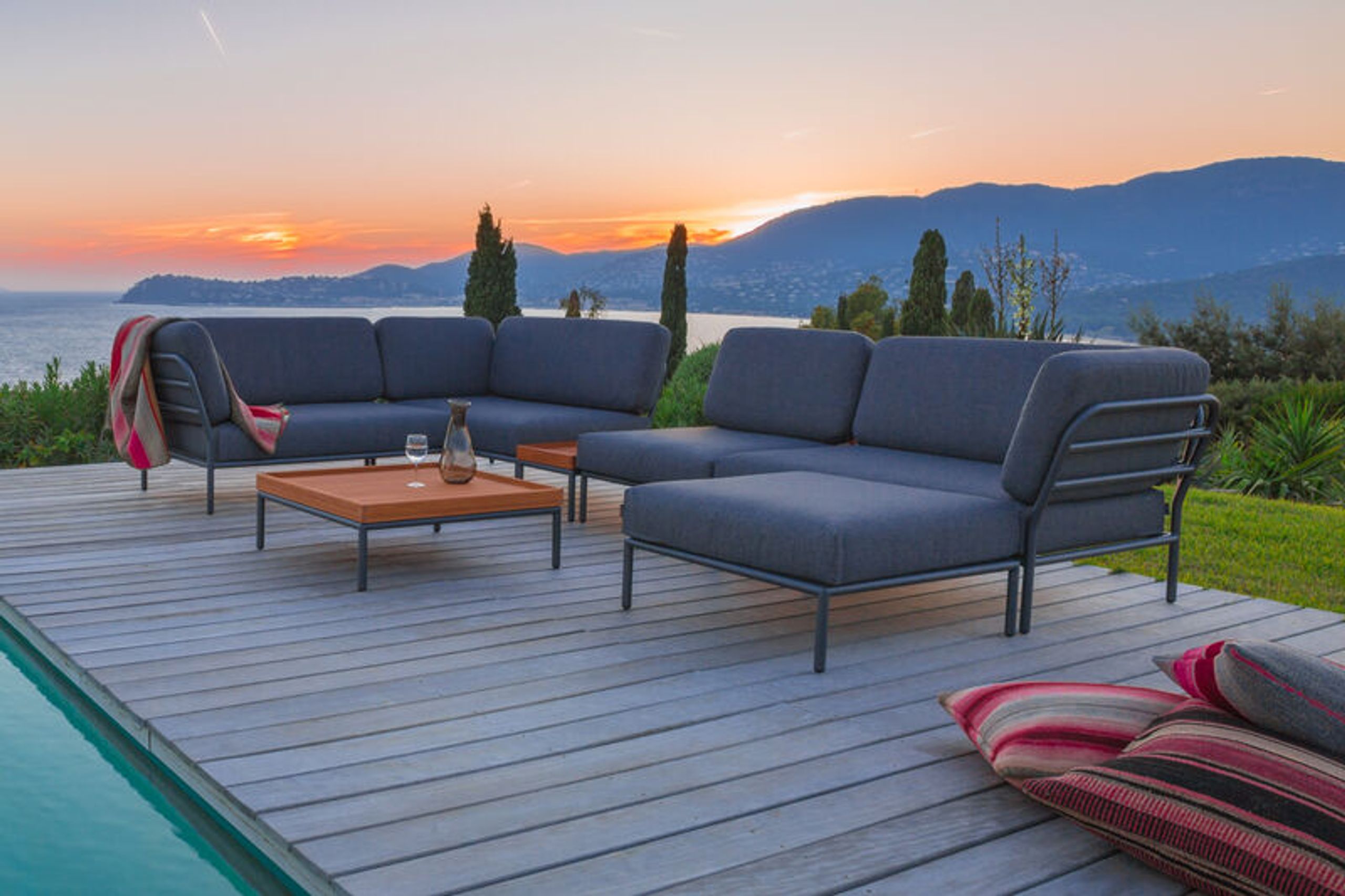 HOUE - Silla de jardín - LEVEL / Lounge Chair - Scarlet/Dark Grey