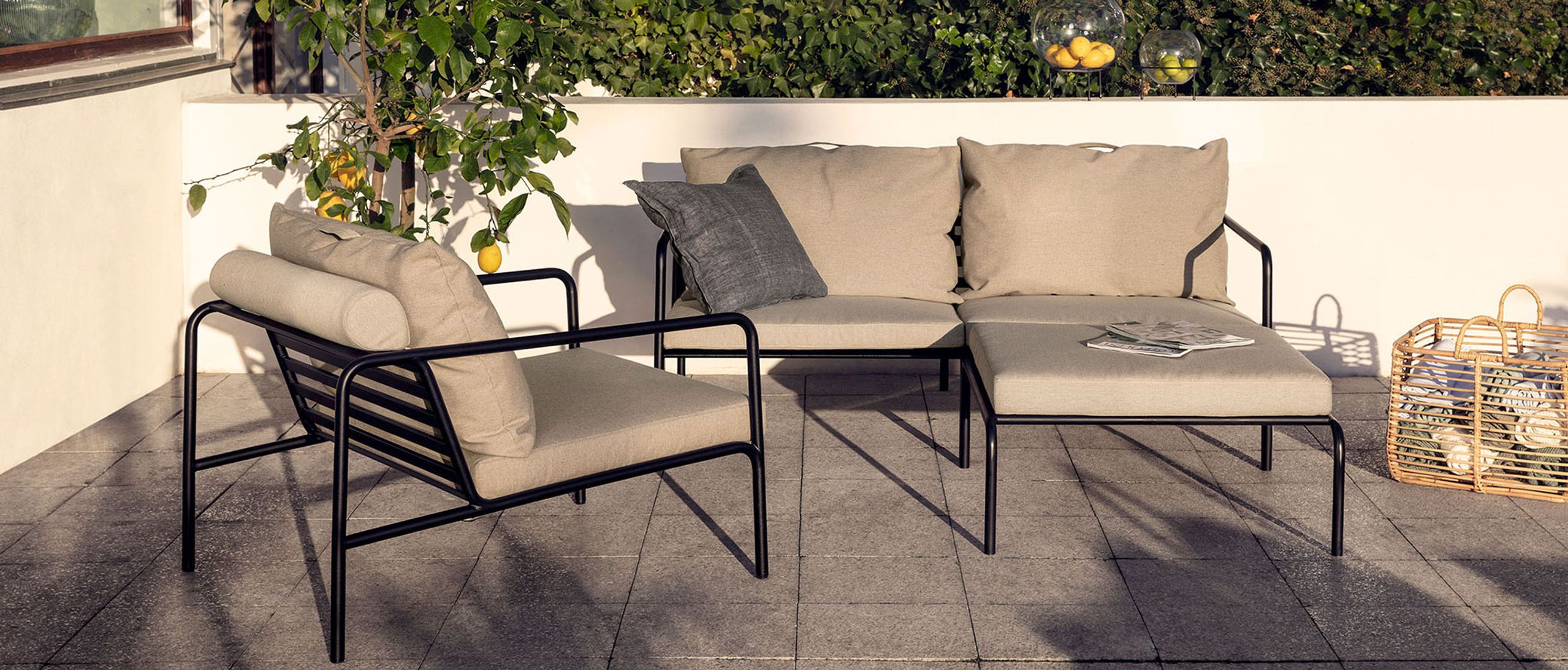 HOUE - Pufa - AVON Ottoman - Scarlet/Muted White