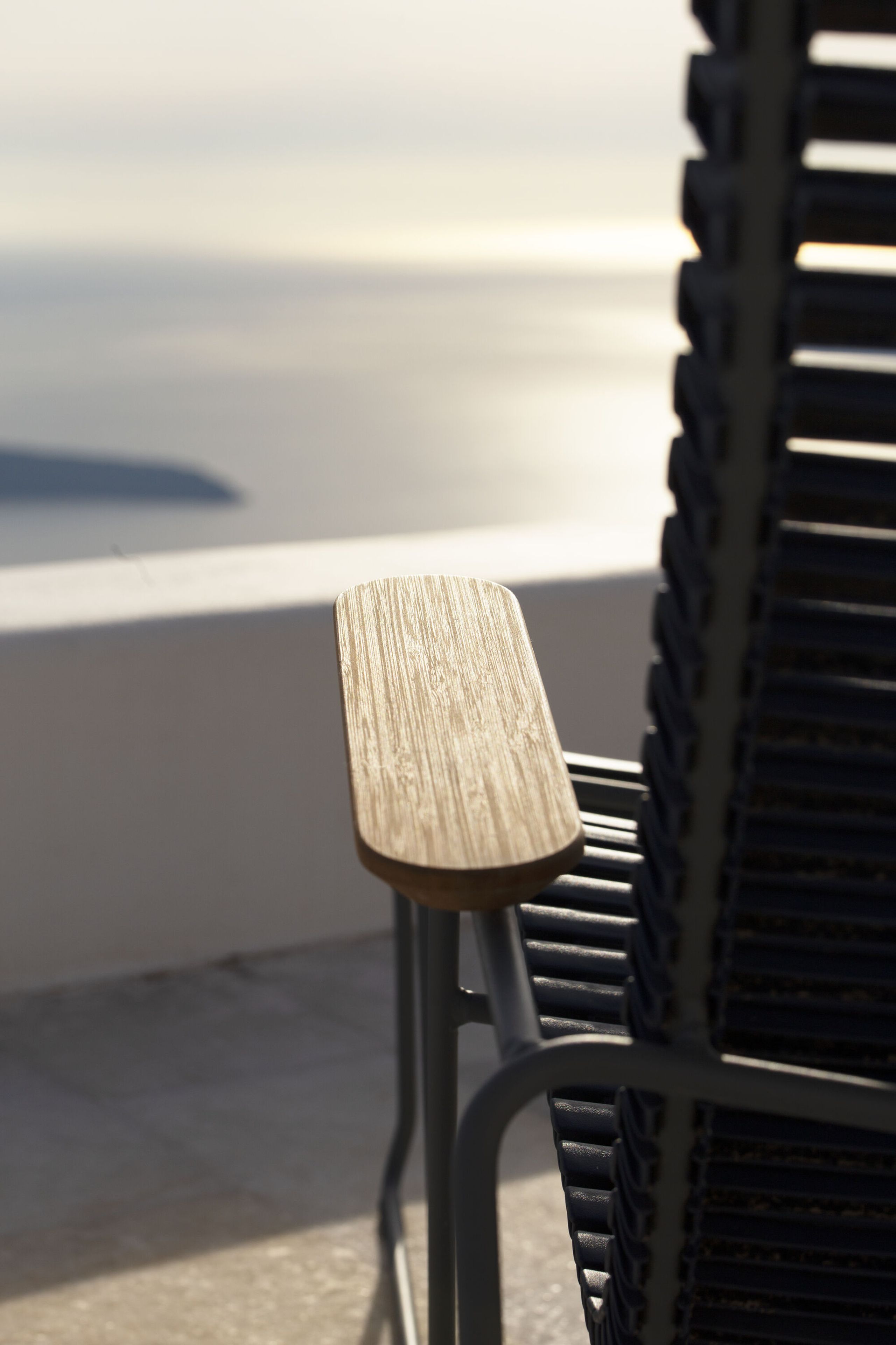 HOUE - Sonnenliege - Click Sunlounger - Color: Olive green / Frame: Grey / Armrest: Bamboo