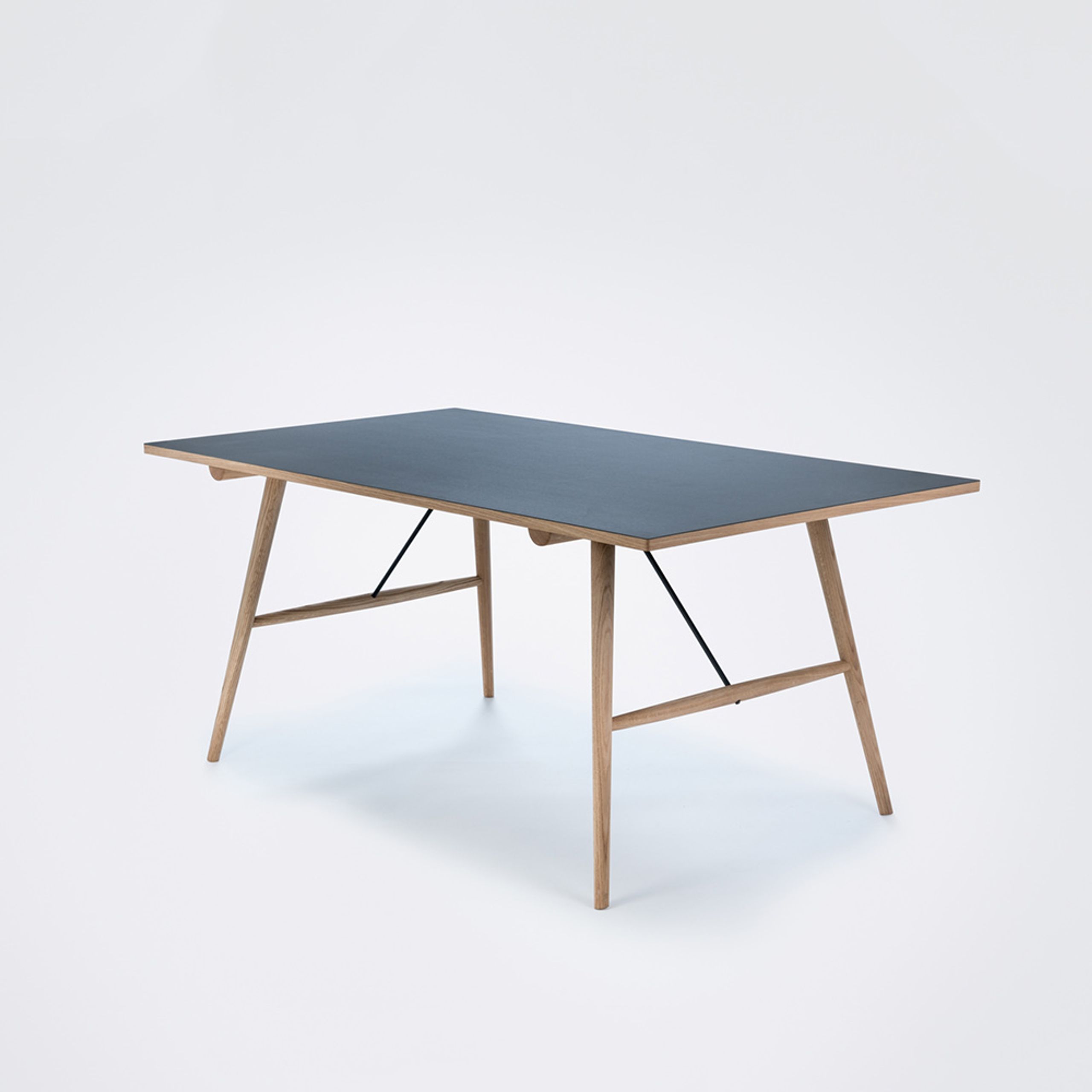 HOUE - Dining Table - HEKLA Dining table - Oiled Oak/Black
