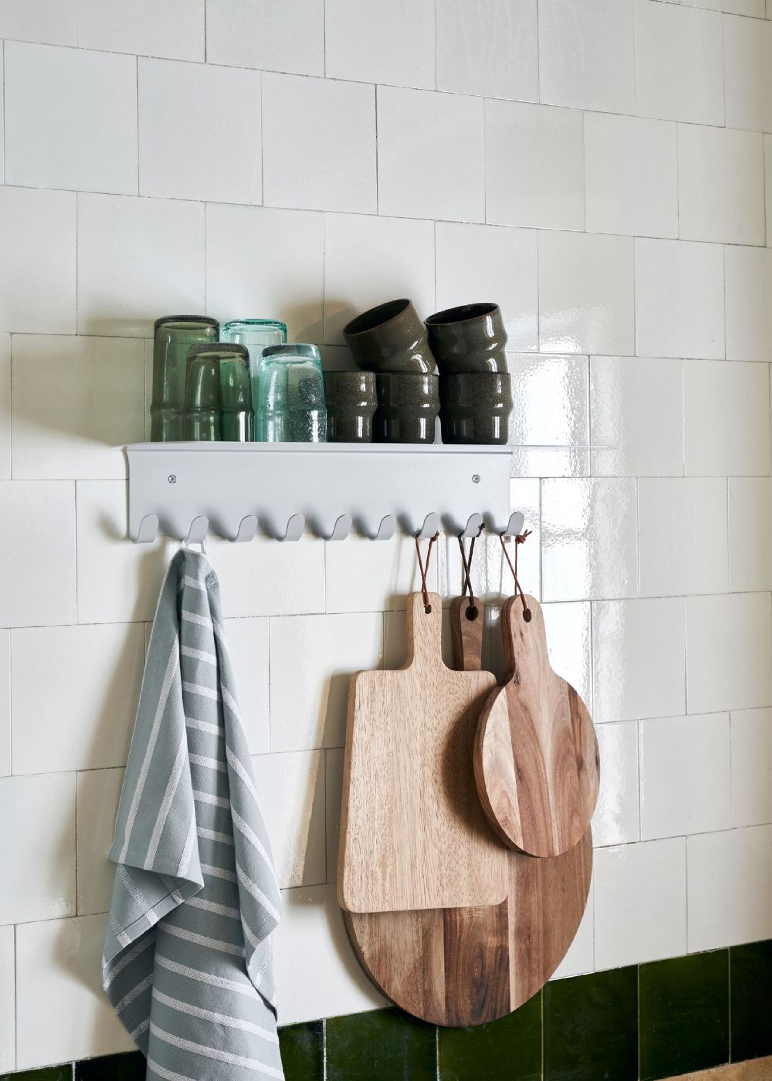 House doctor - Haki na ubrania - Coat rack - Book - Light grey