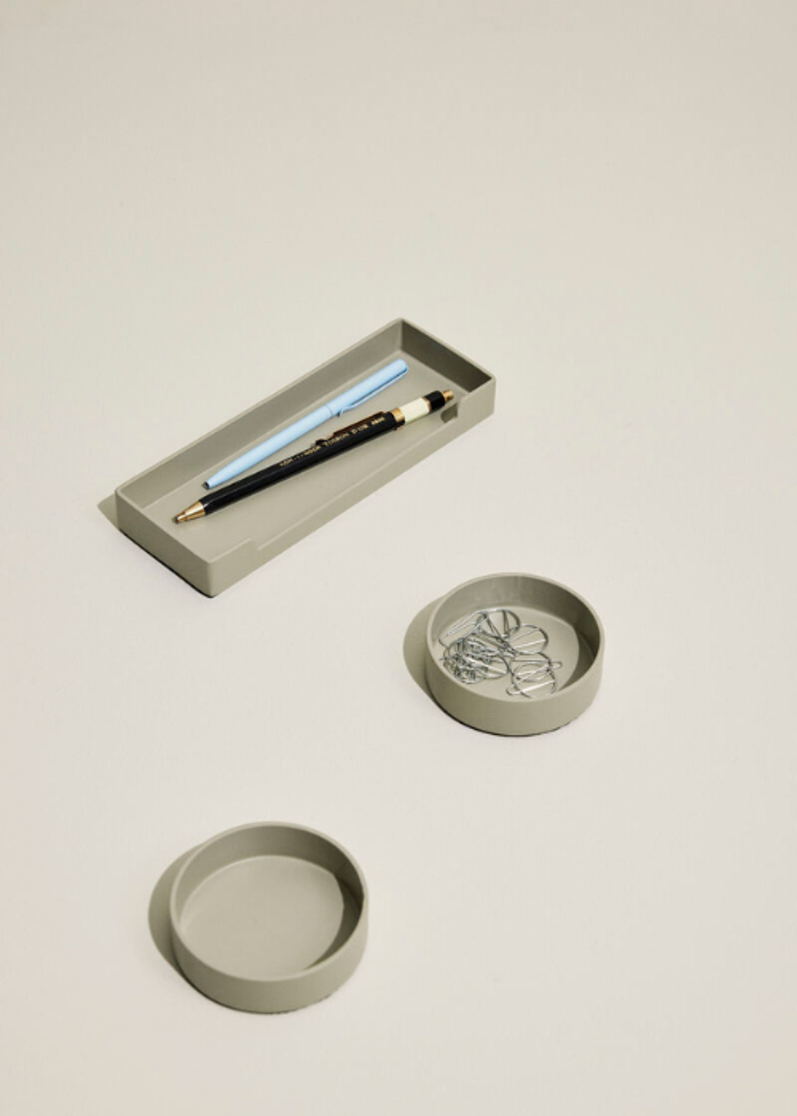 Hübsch - Storage boxes - District Opbevaringsbakke - Round - Light Grey