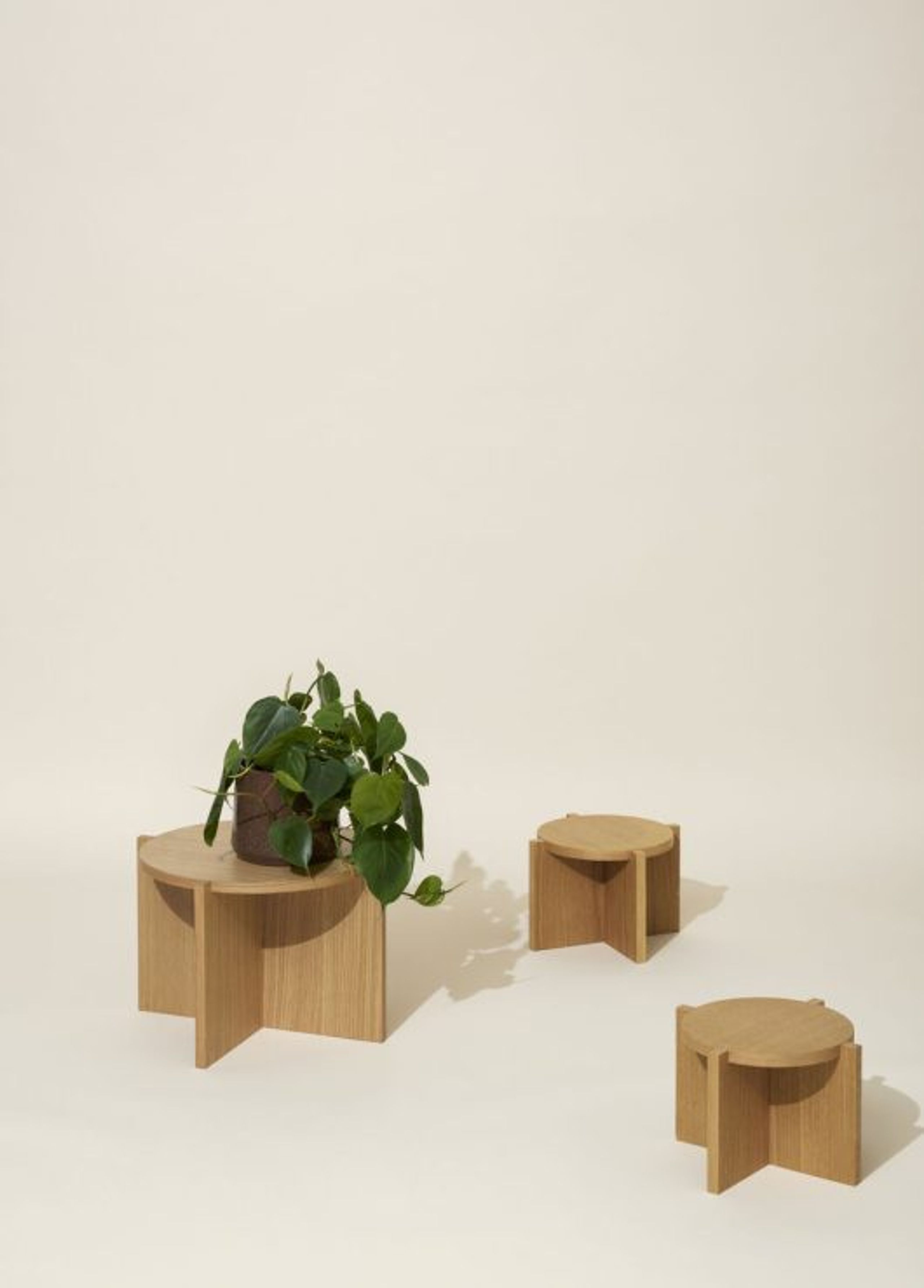 Hübsch - Soporte de la planta - Nomad Plant Stand Low - Natural
