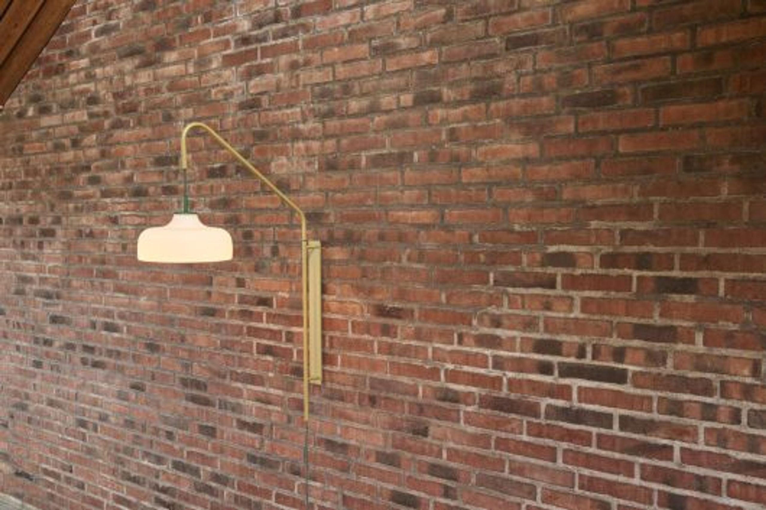 Hübsch - Wall Lamp - Current Wall Light - Green/Khaki