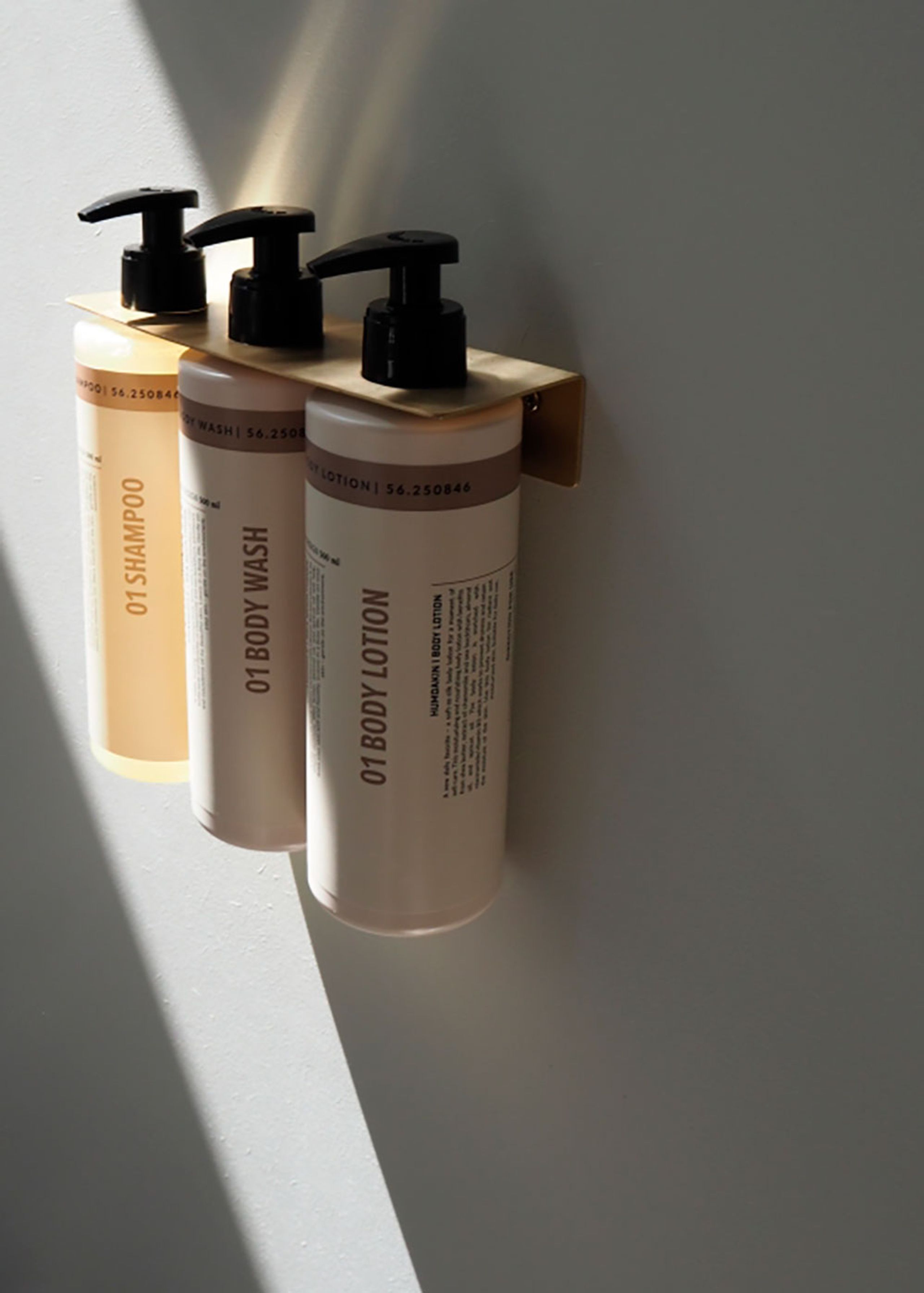 Humdakin - Wandriem - Bottle Hanger Triple - Brass