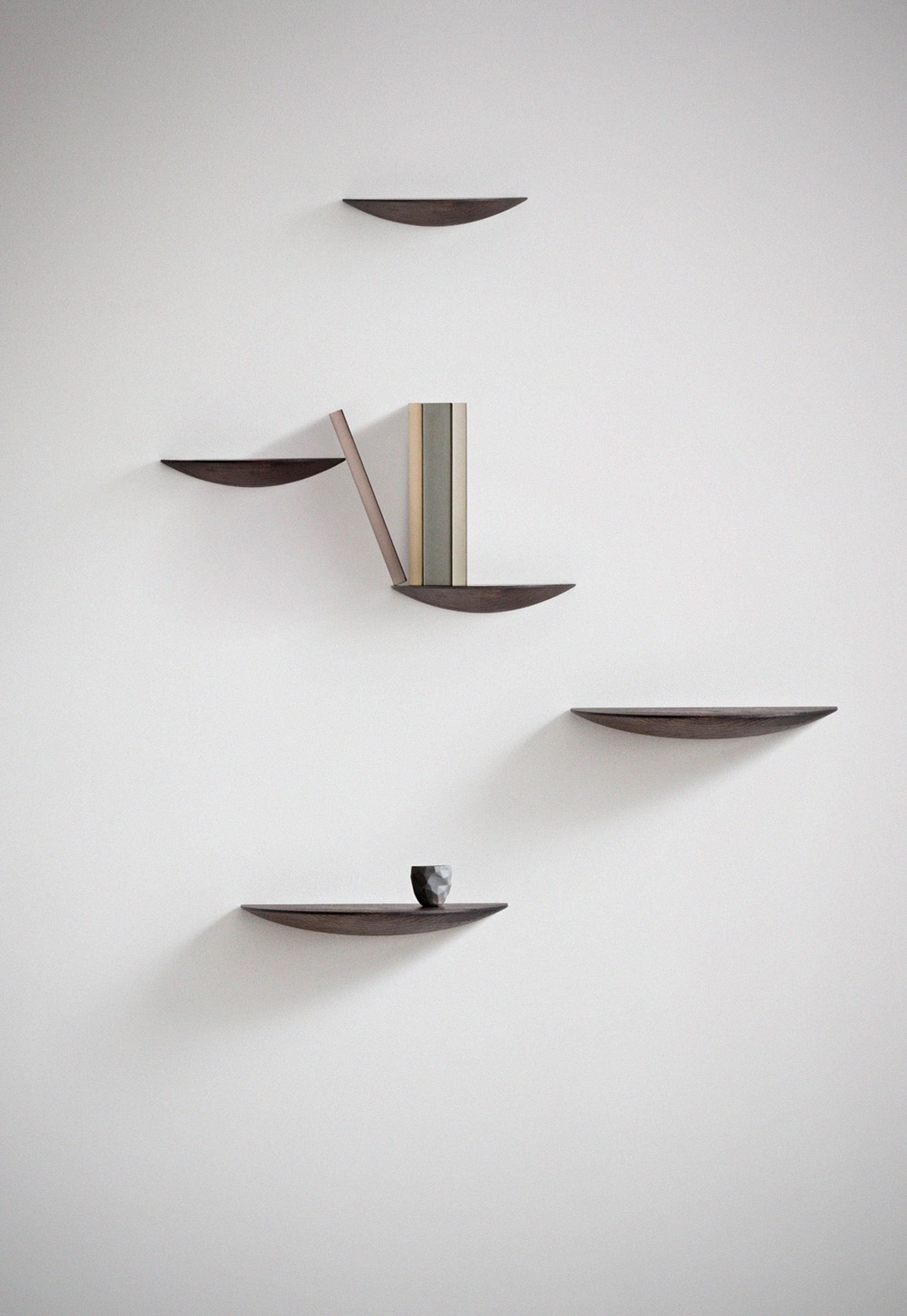 Audo Copenhagen - Policová deska - Gridy Fungi Shelf - Large - Dark Stained Oak