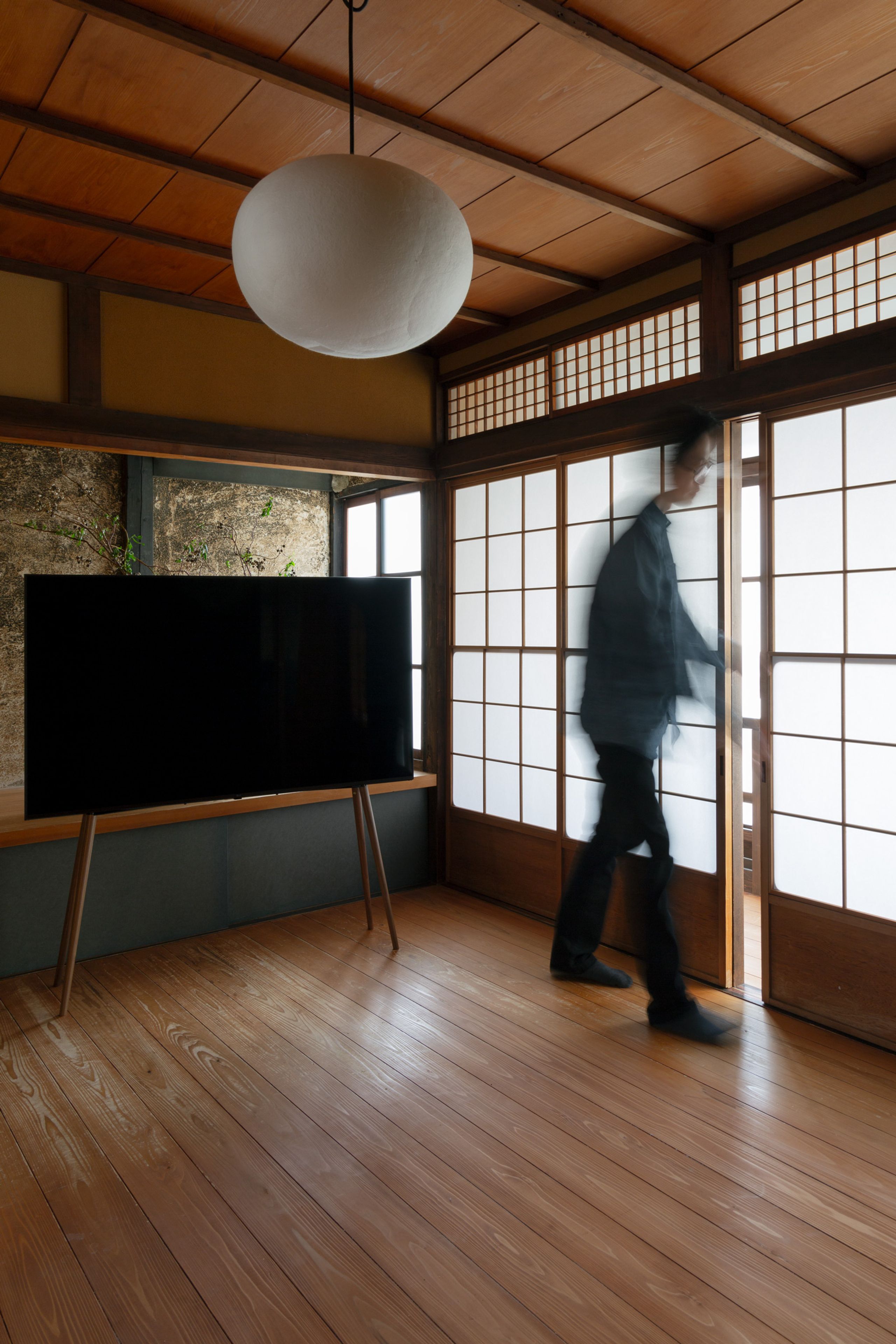 Jalg - TV Stand - Tv-stand Jalg / Xl 55''-77'' - natural walnut