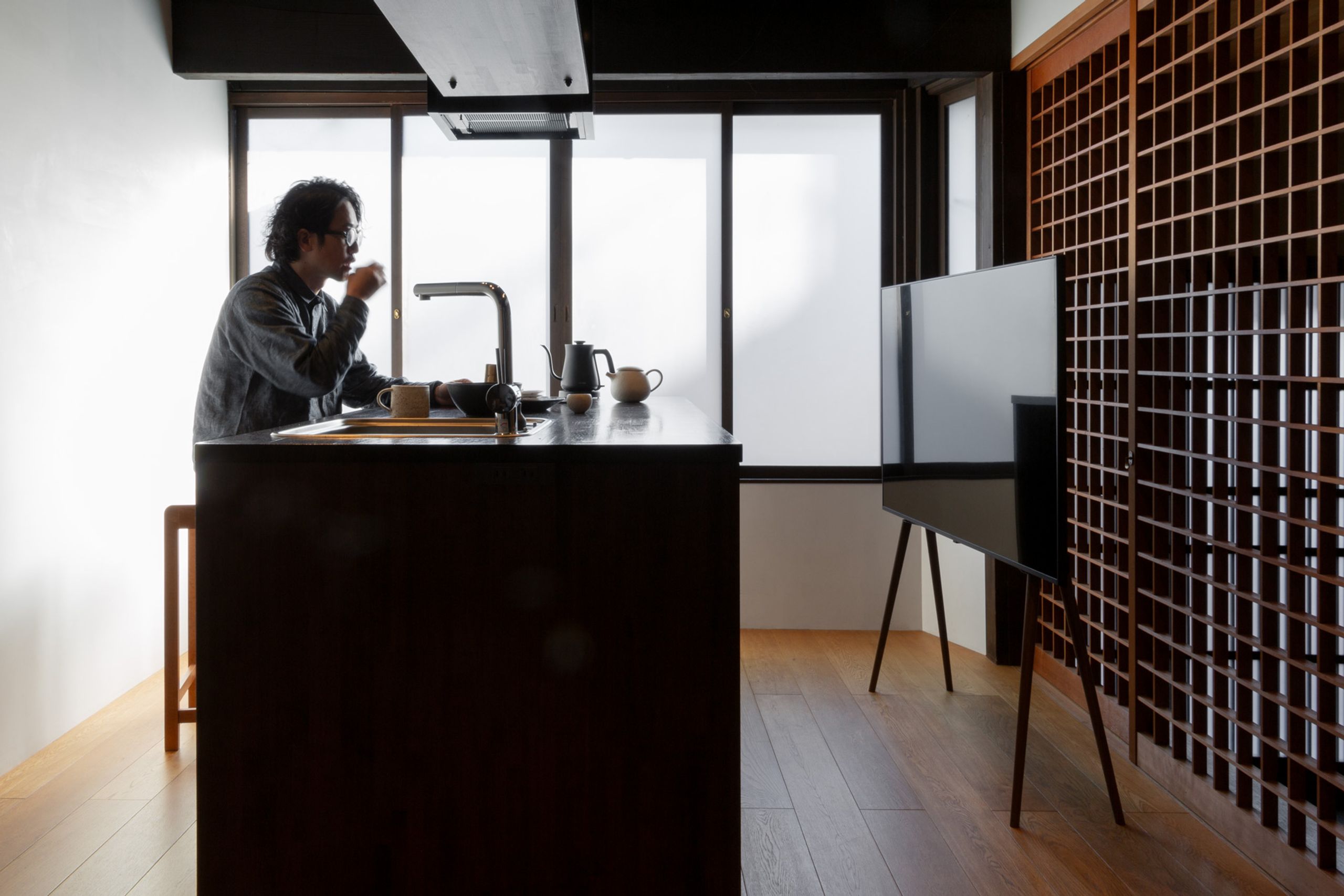 Jalg - TV Stand - Tv-stand Jalg / Xl 55''-77'' - natural walnut