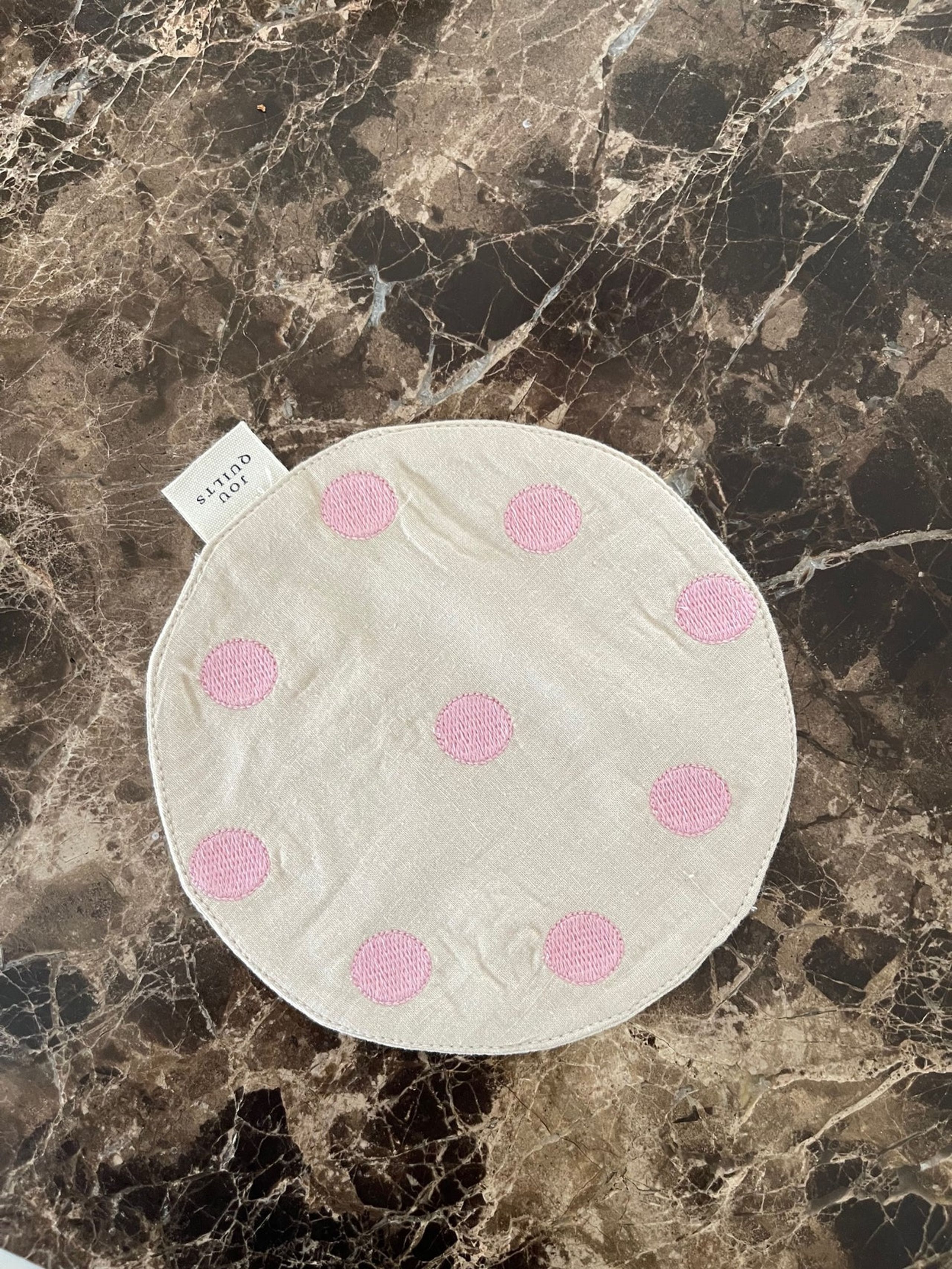 Jou Quilts - Cloth napkins - Jou Embroidery napkin basket - Pink dots