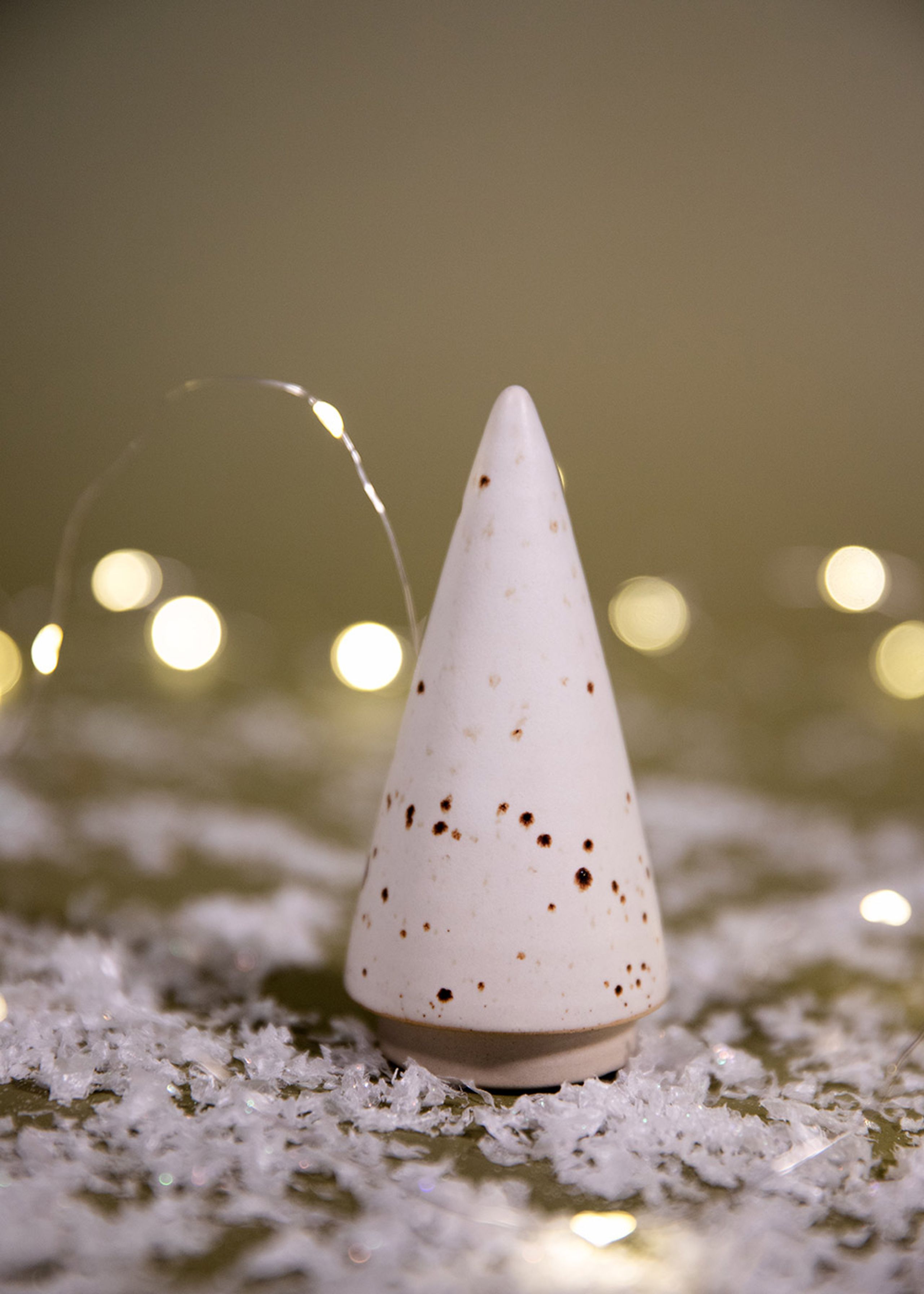 Julie Damhus - Julepynt - Keramik juletræ - Flat White