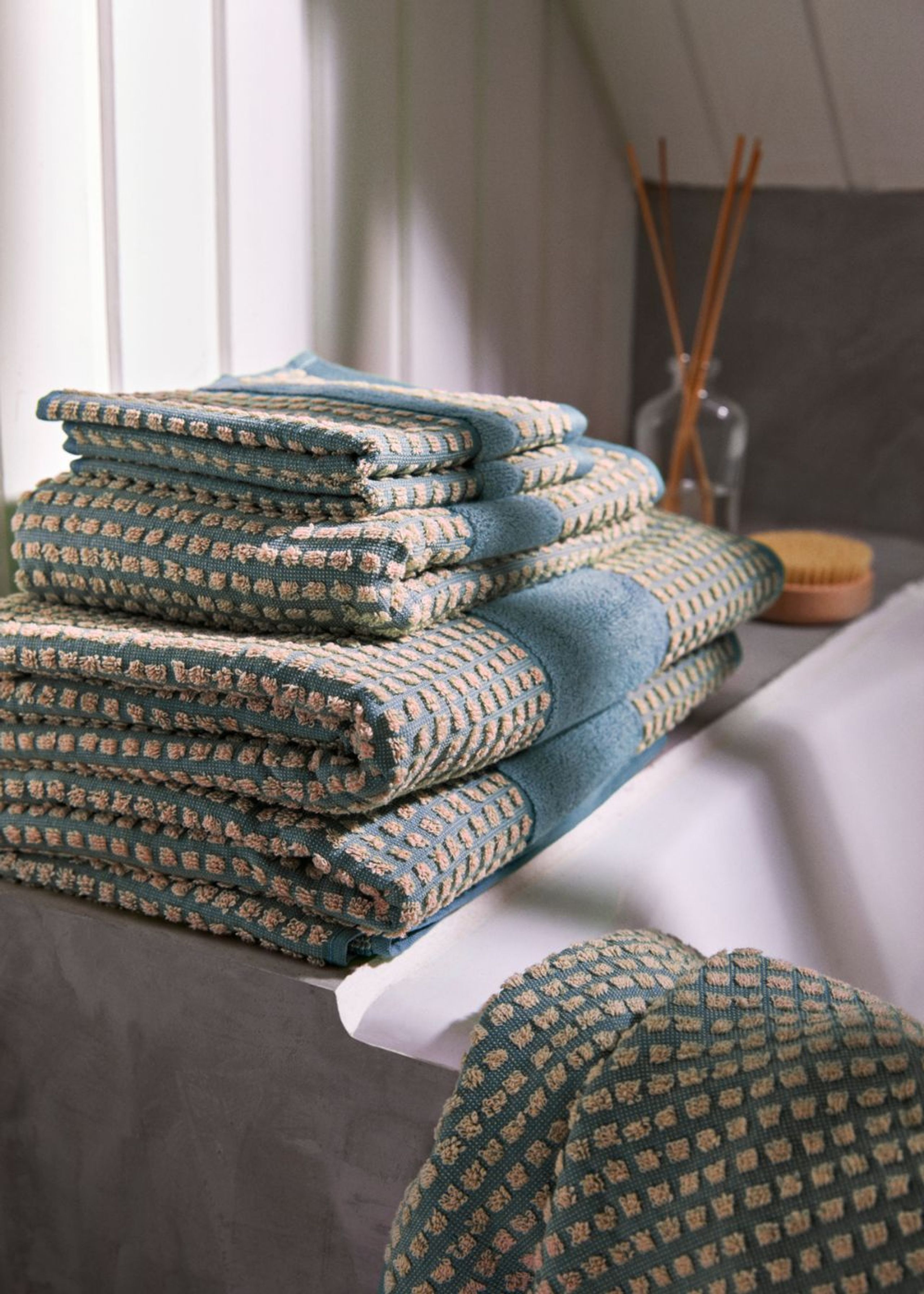 JUNA - Ručník - Check Towel - Light blue/sand - Small