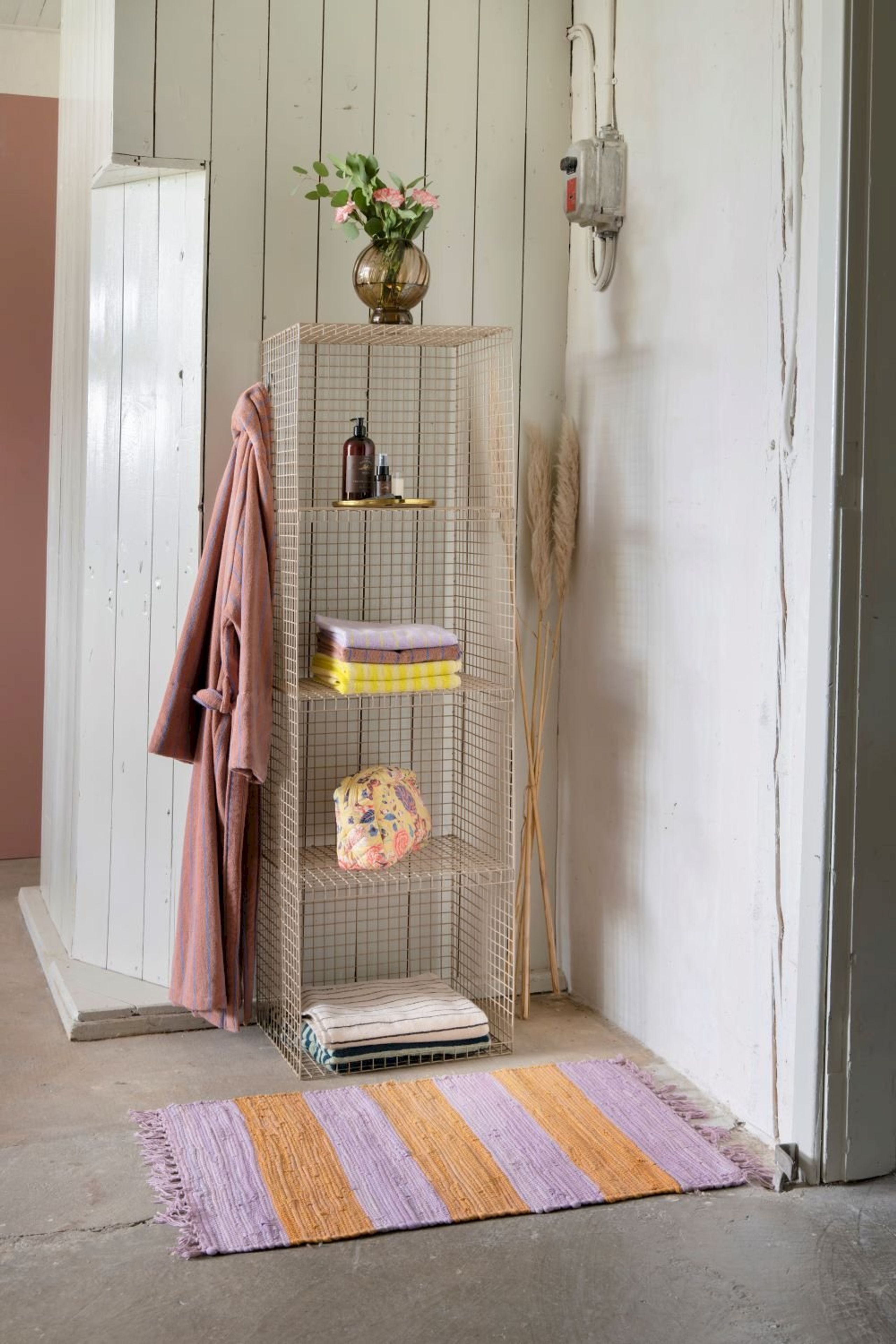 Kalager Design - Estante - Slim Cabinet - Pink