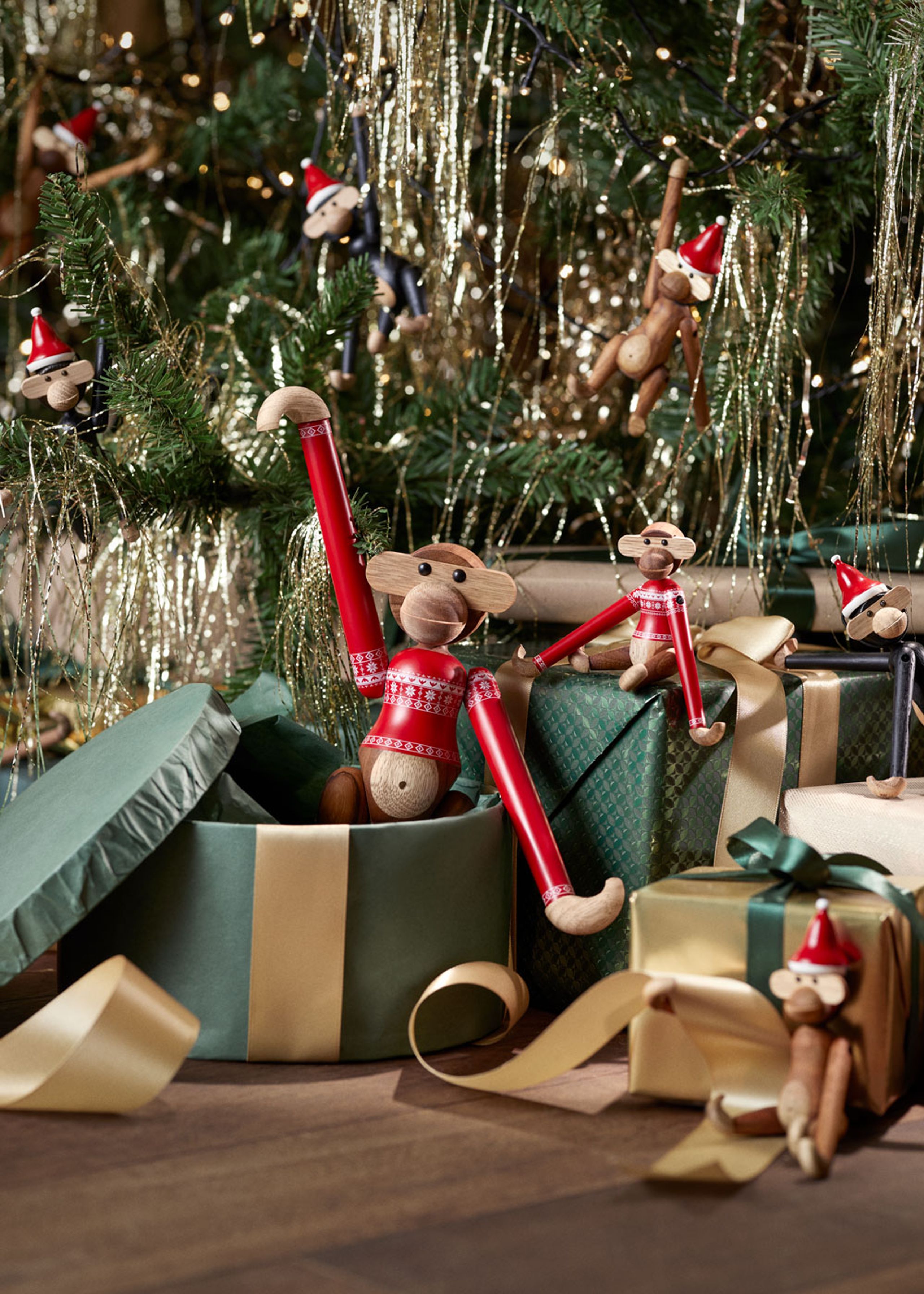 Kay Bojesen Denmark - Figura - Monkey Christmas Jumper 2024 - Small - Teak/ Lima