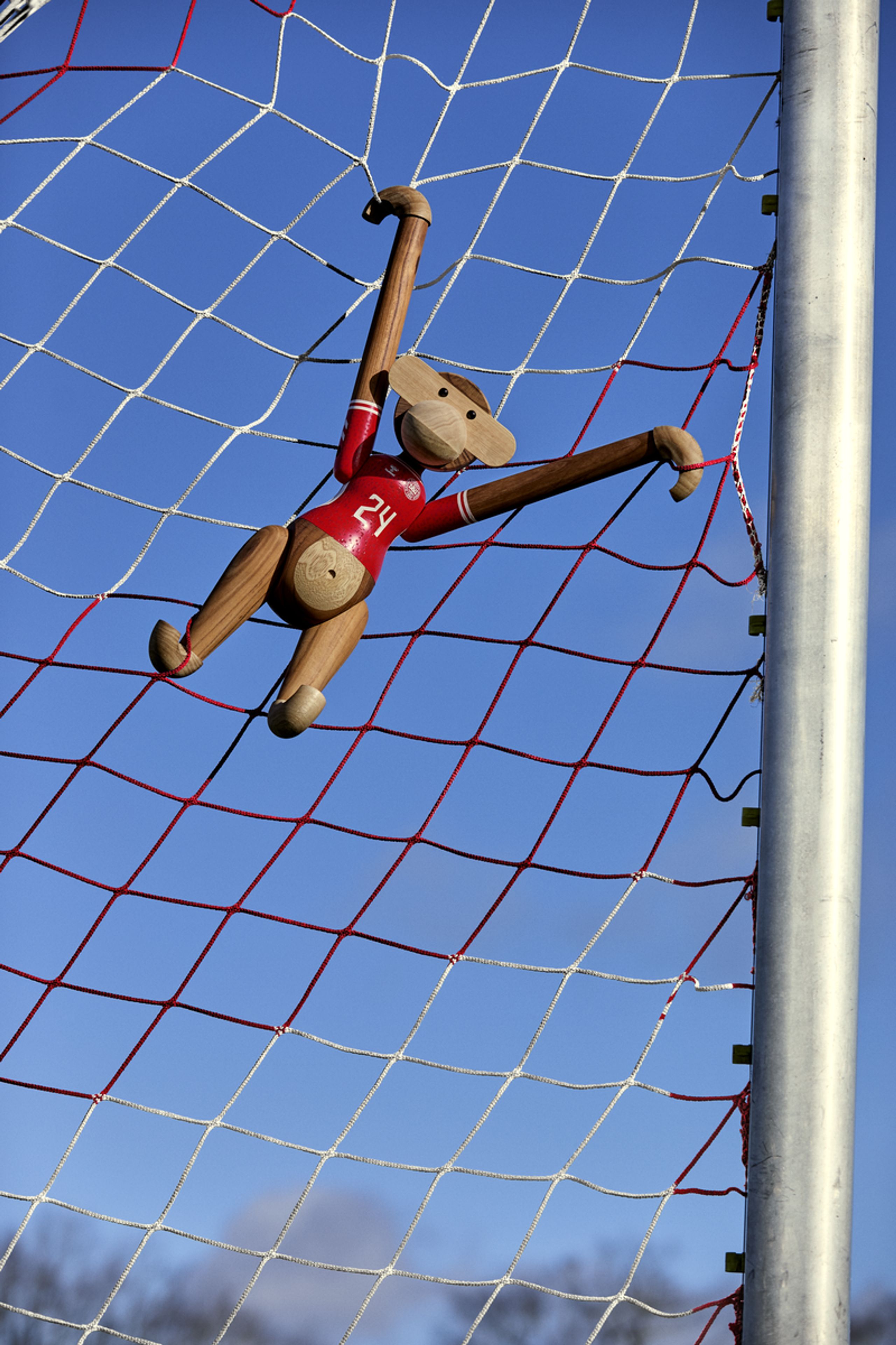 Kay Bojesen Denmark - Kuva - Monkey x DBU - Woman 2024 large teak/limba