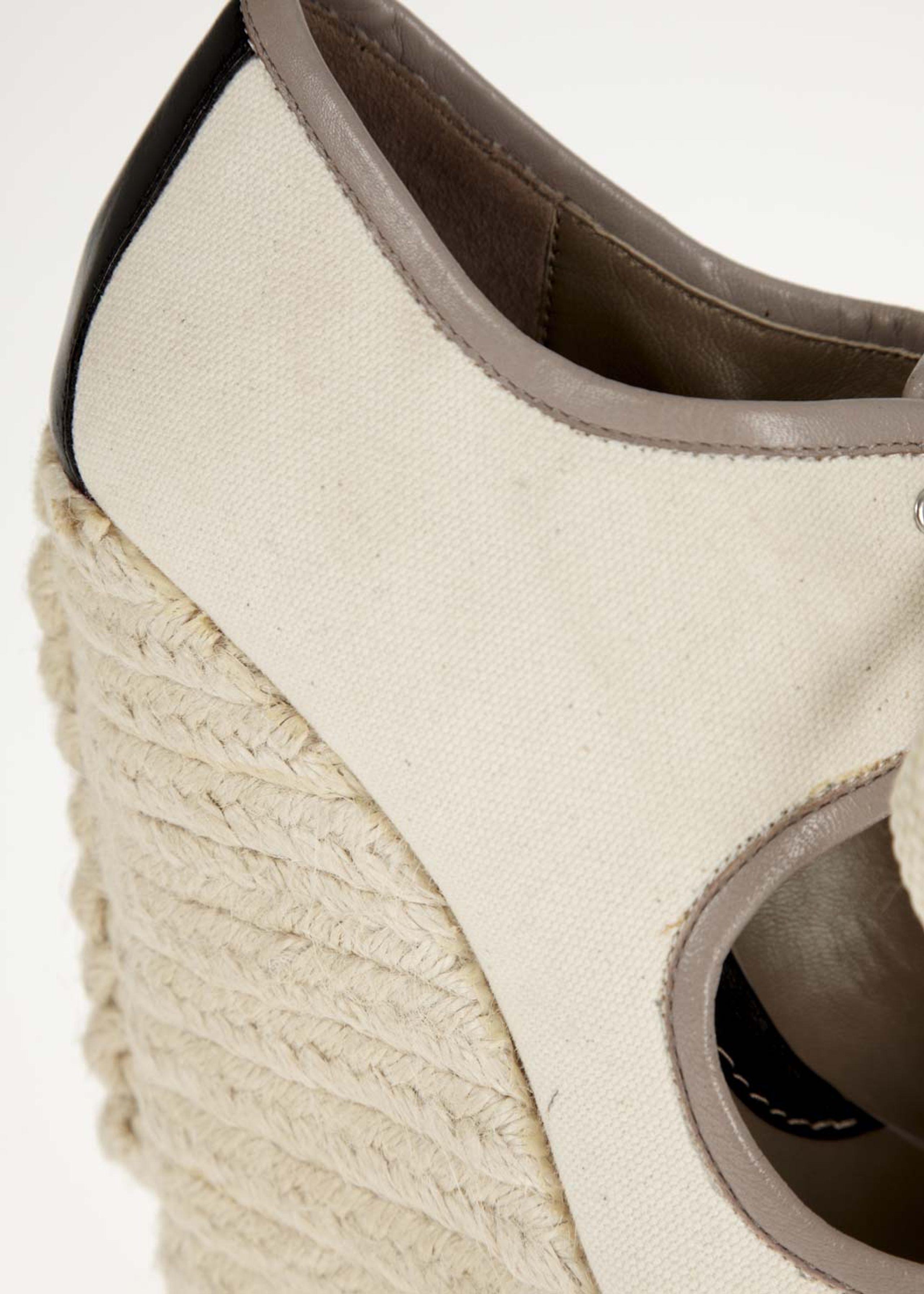 293921 Wedges Offwhite