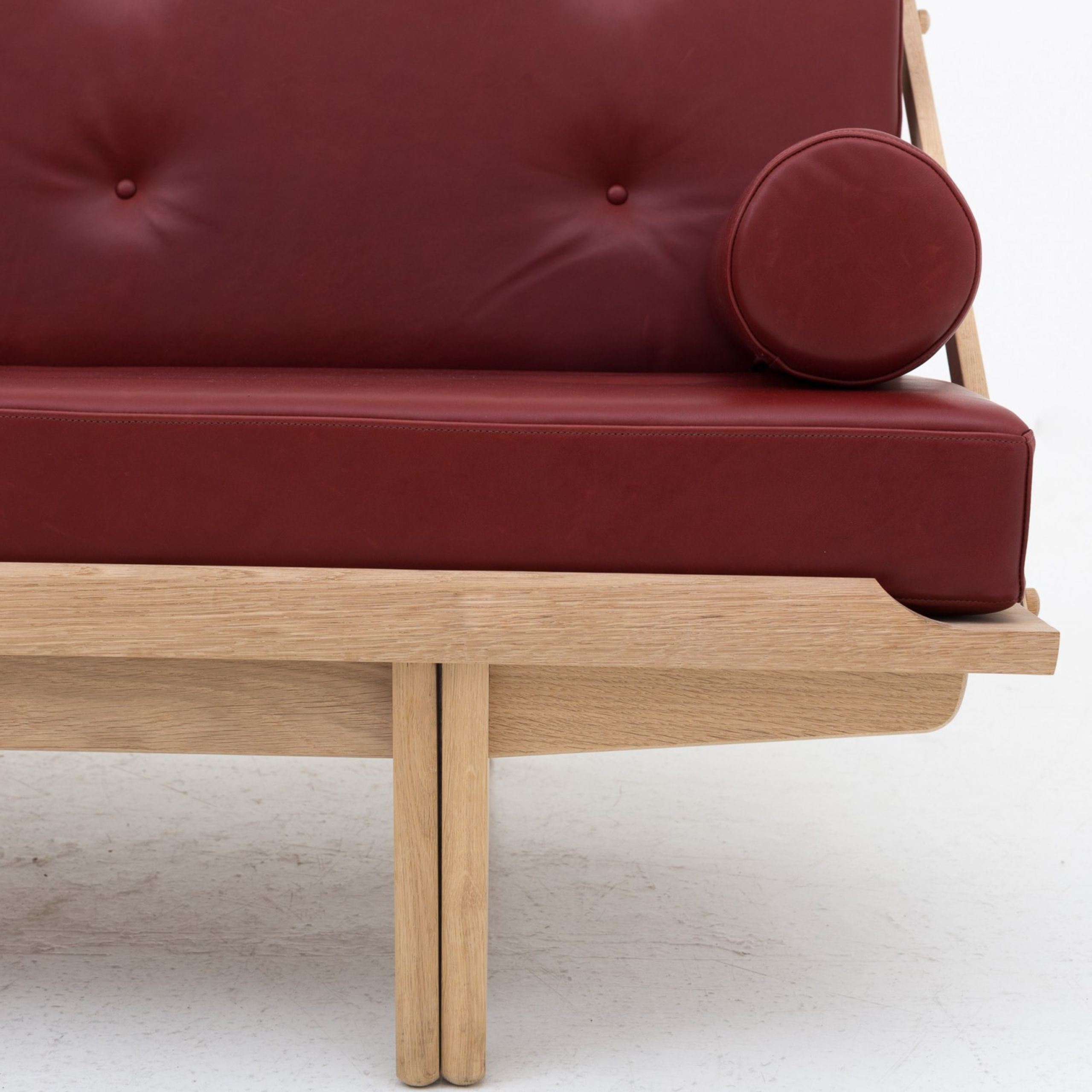 Klassik Studio - Daybed - PV Daybed - Olieret eg - Indian Red-læder