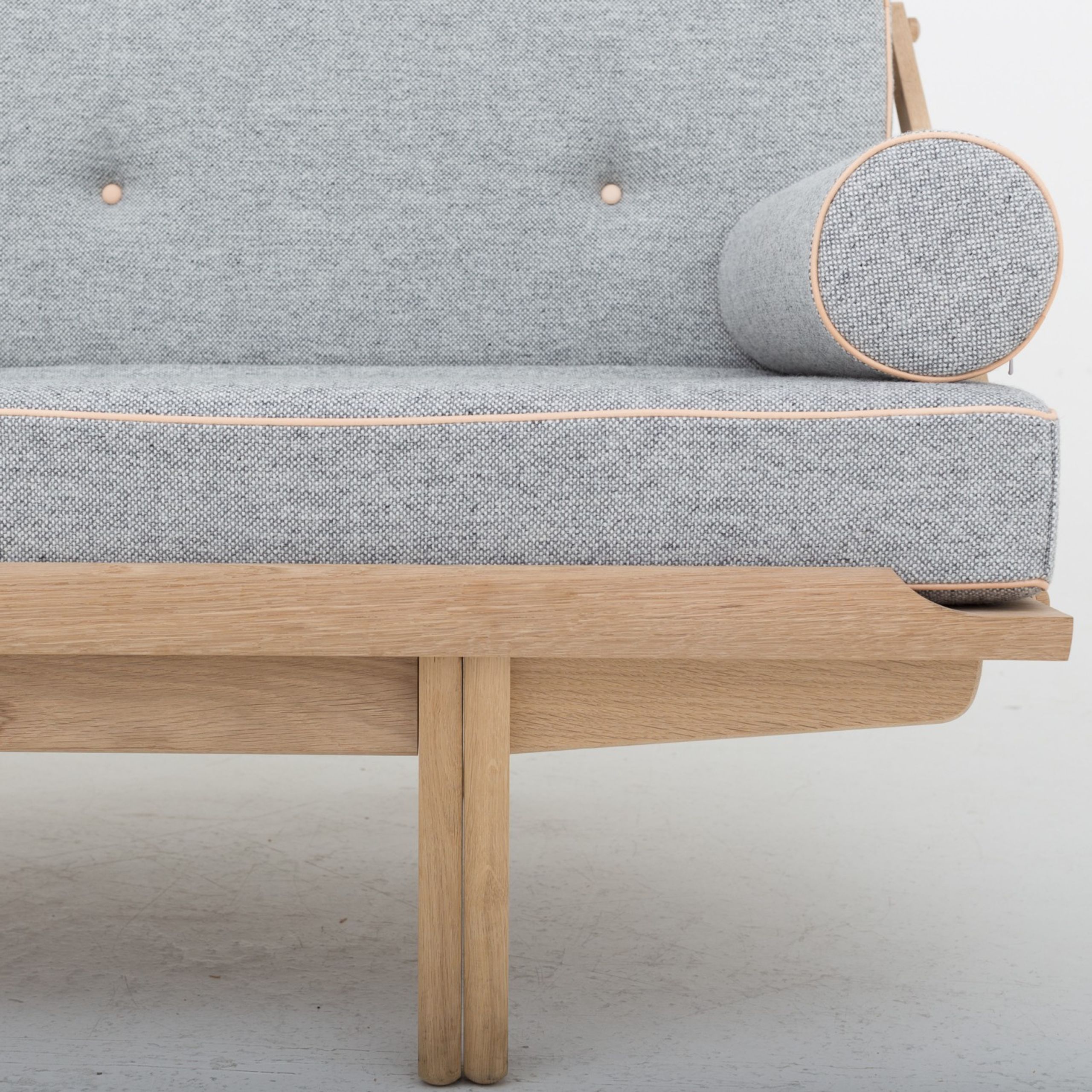 Klassik Studio - Daybed - PV Daybed - Olieret eg - Lyst Hallingdal 65-uld