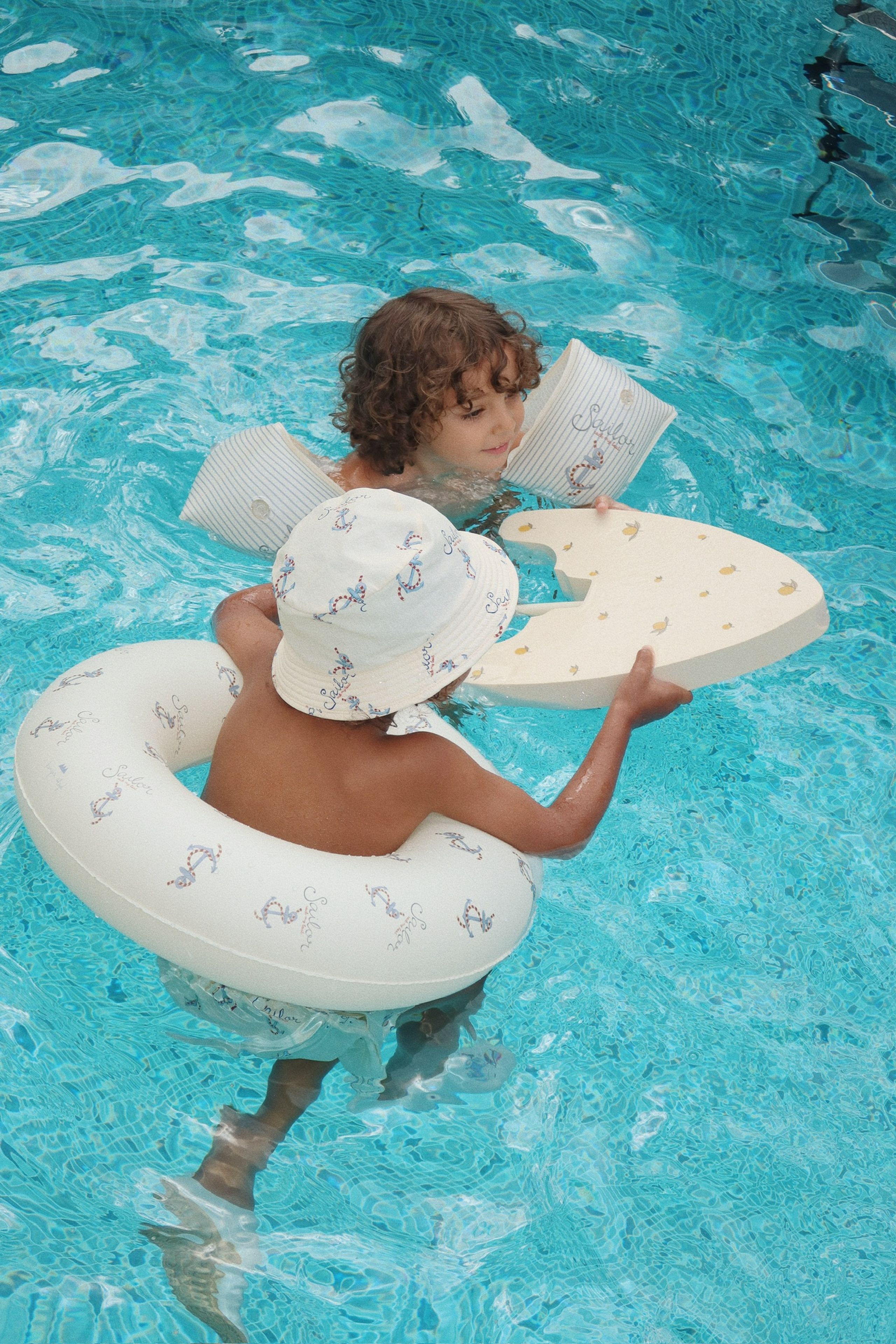 Konges Sløjd - Bath Toys - Float Board Blaster - CHERRY BLUSH