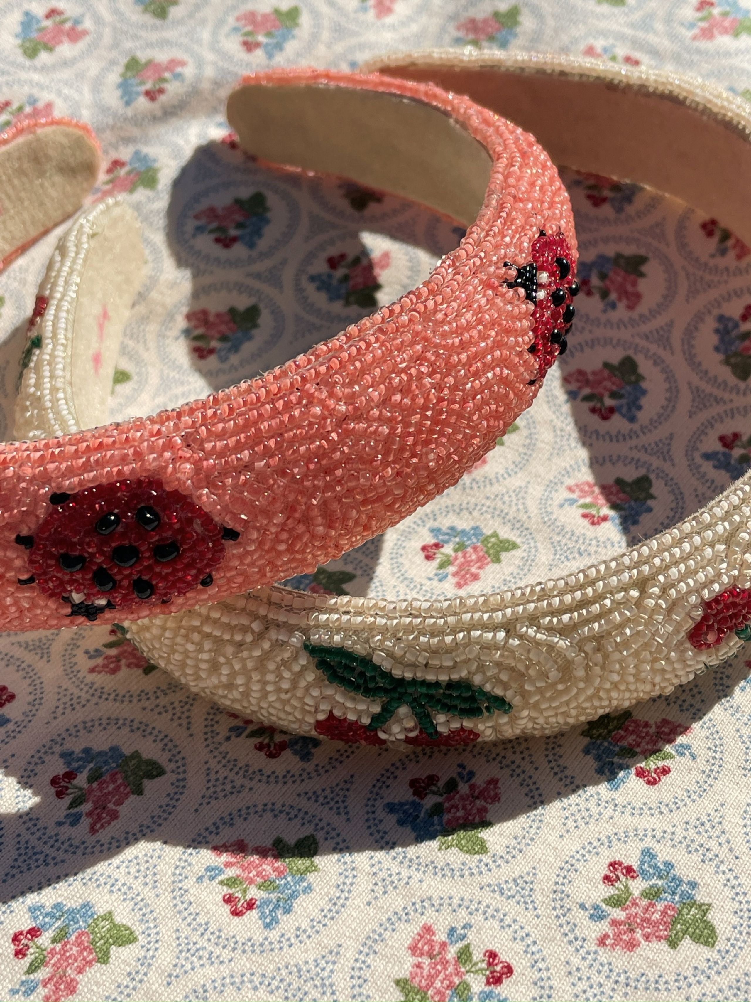 Konges Sløjd - Børne hårpynt - Beaded Hairbrace - CHERRY