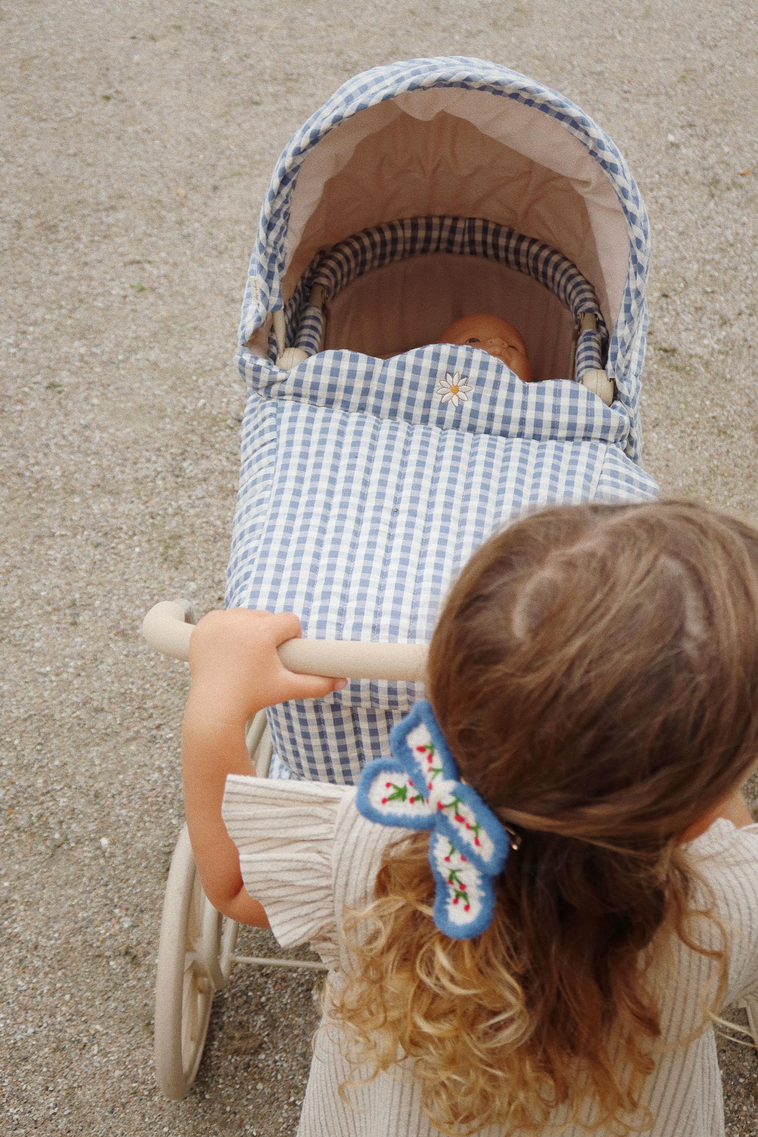 Konges Sløjd - Børne hårpynt - Cherry Crochet Bow Clip - CHERRY