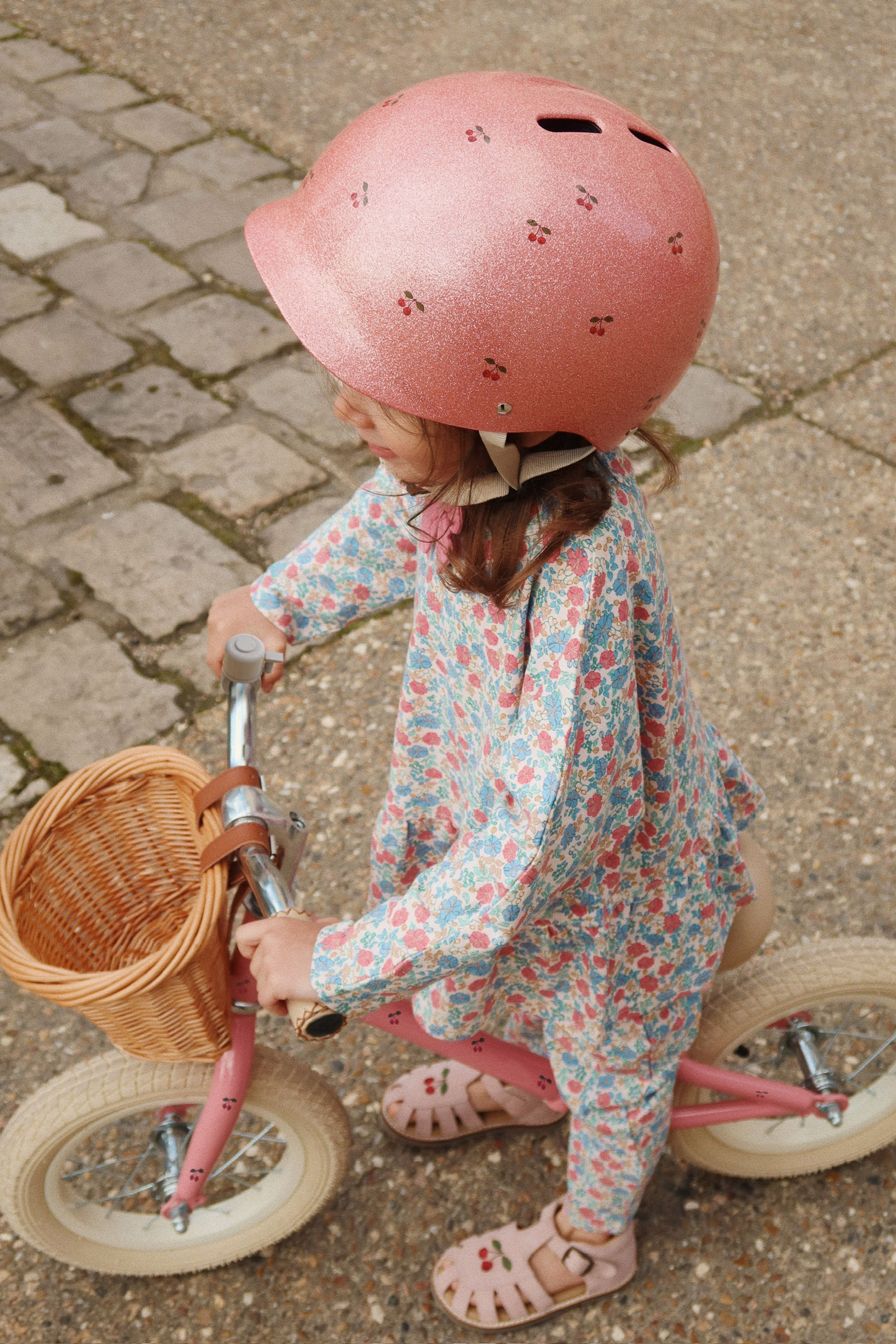 Konges Sløjd - Dětská cyklistická přilba - AIKO BICYCLE HELMET - CHERRY GLITTER