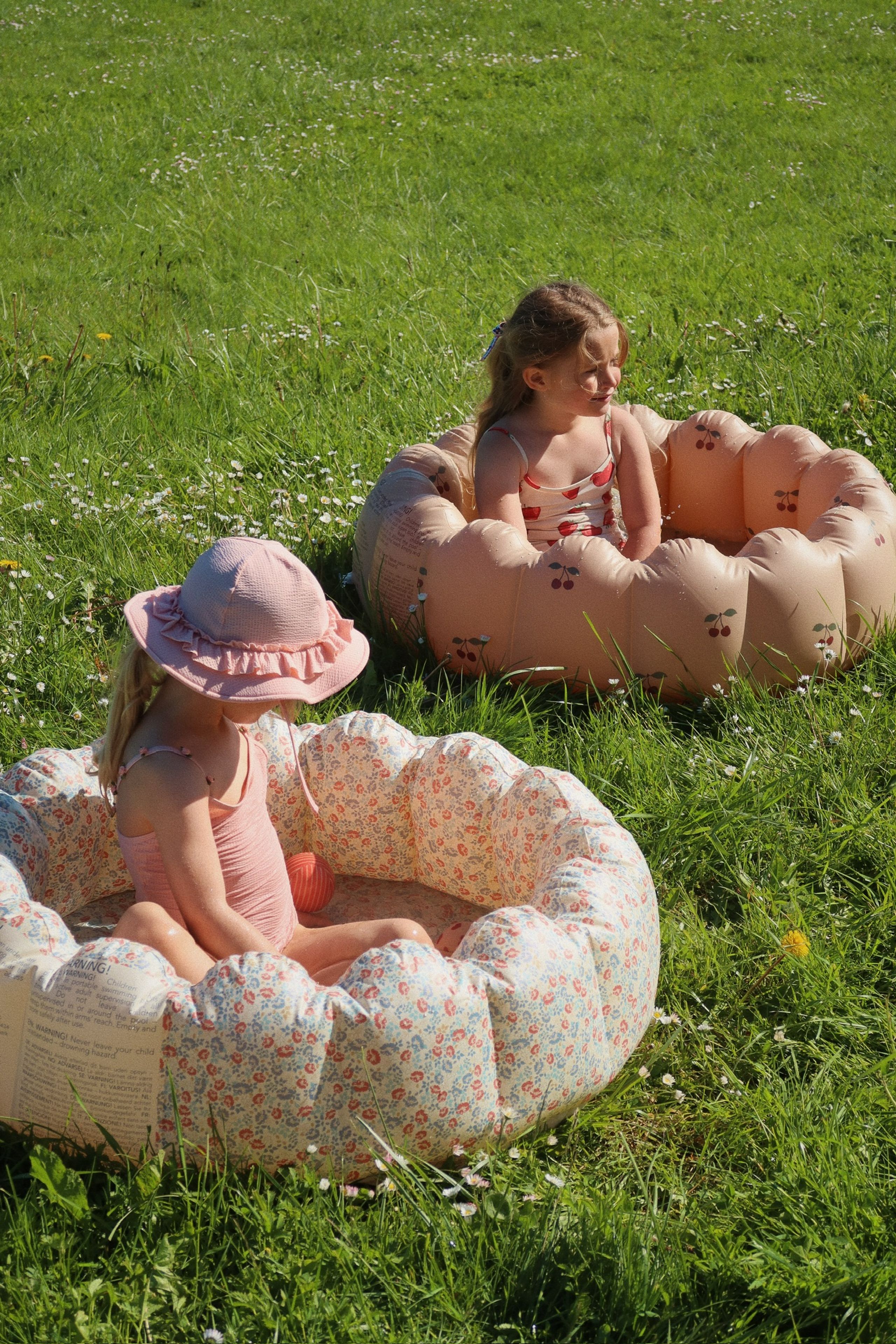 Konges Sløjd - Piscina - SMALL SHELL POOL - MA GRANDE CERISE BLUSH