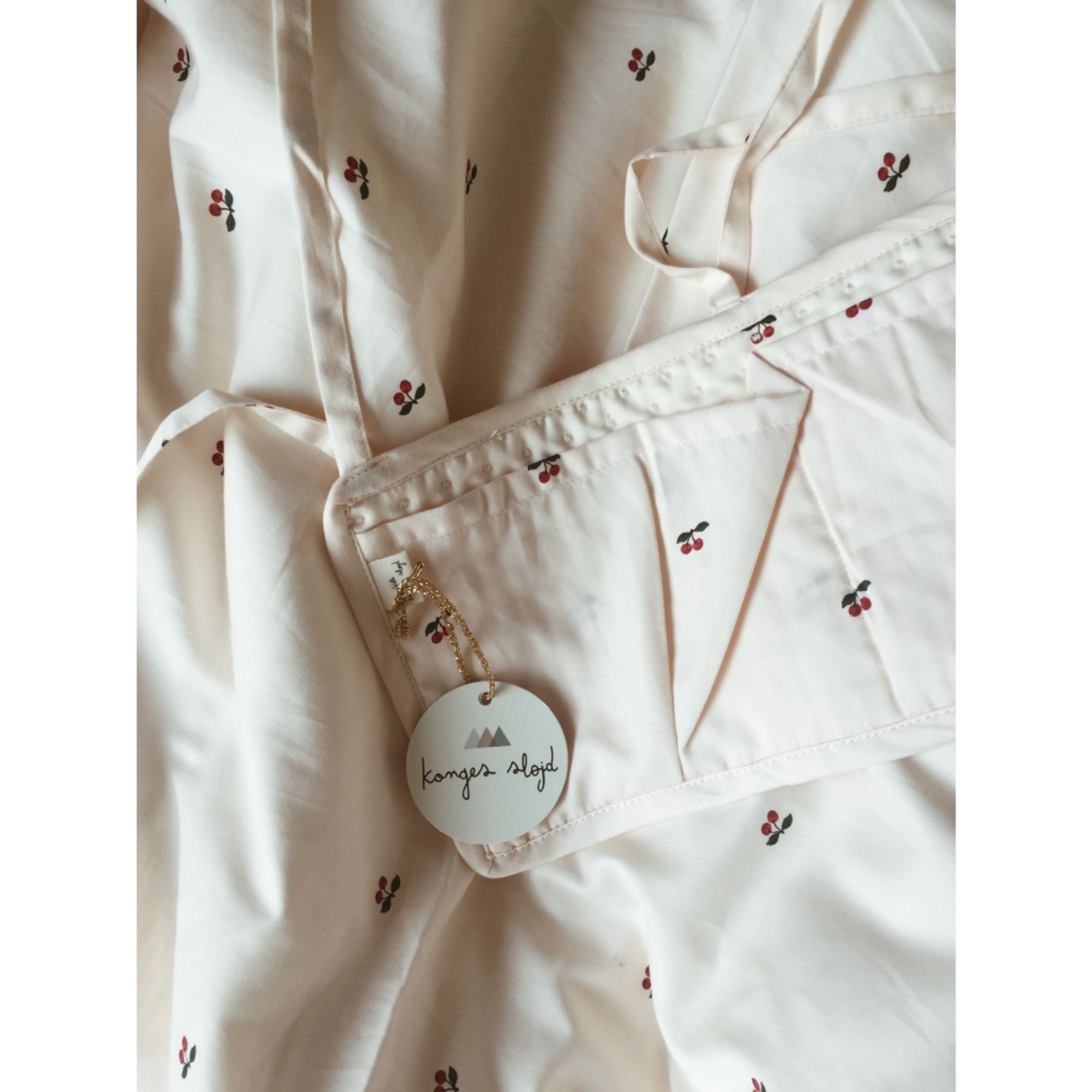 Konges Sløjd - Veranos en la cama - QUILTED BED POCKETS - CHERRY