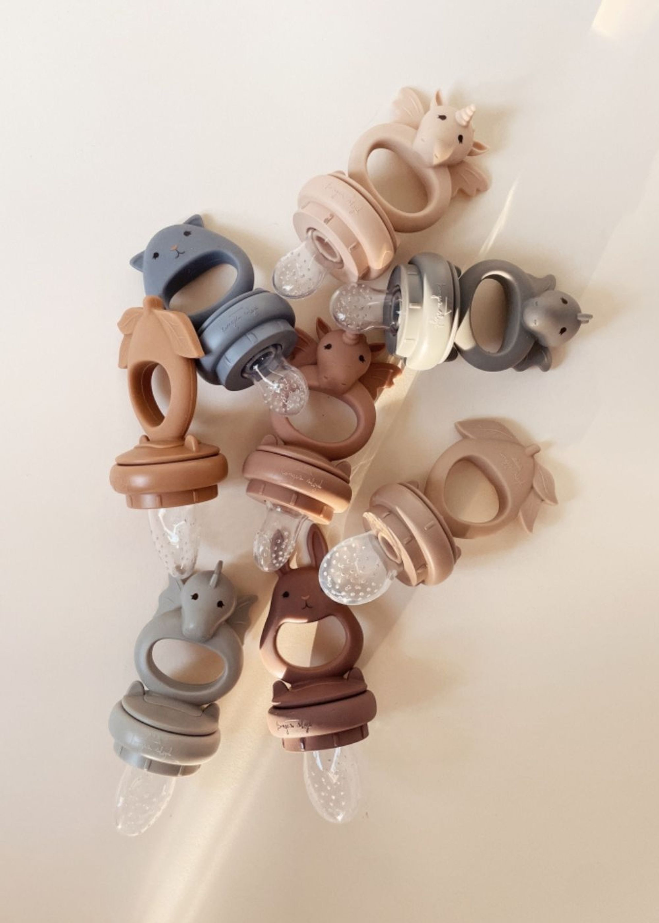 Konges Sløjd - Sutteflaske - Silicone Fruit Feeding Pacifier - Hamster & Lemon - Warm Clay/Quicksilver