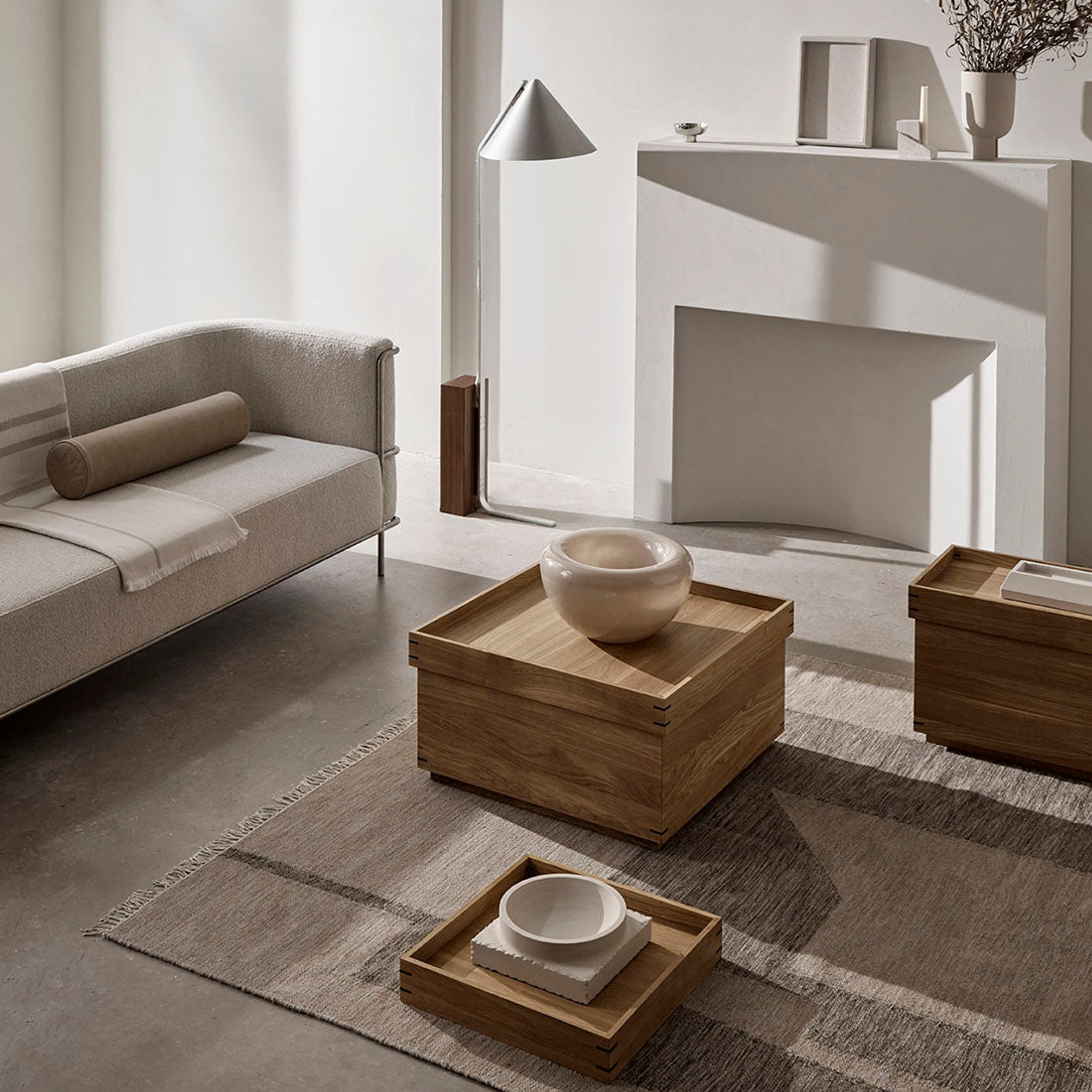 Kristina Dam Studio - Stolik na tacę - Japanese Tray Table - Oak Dark Oiled - Large