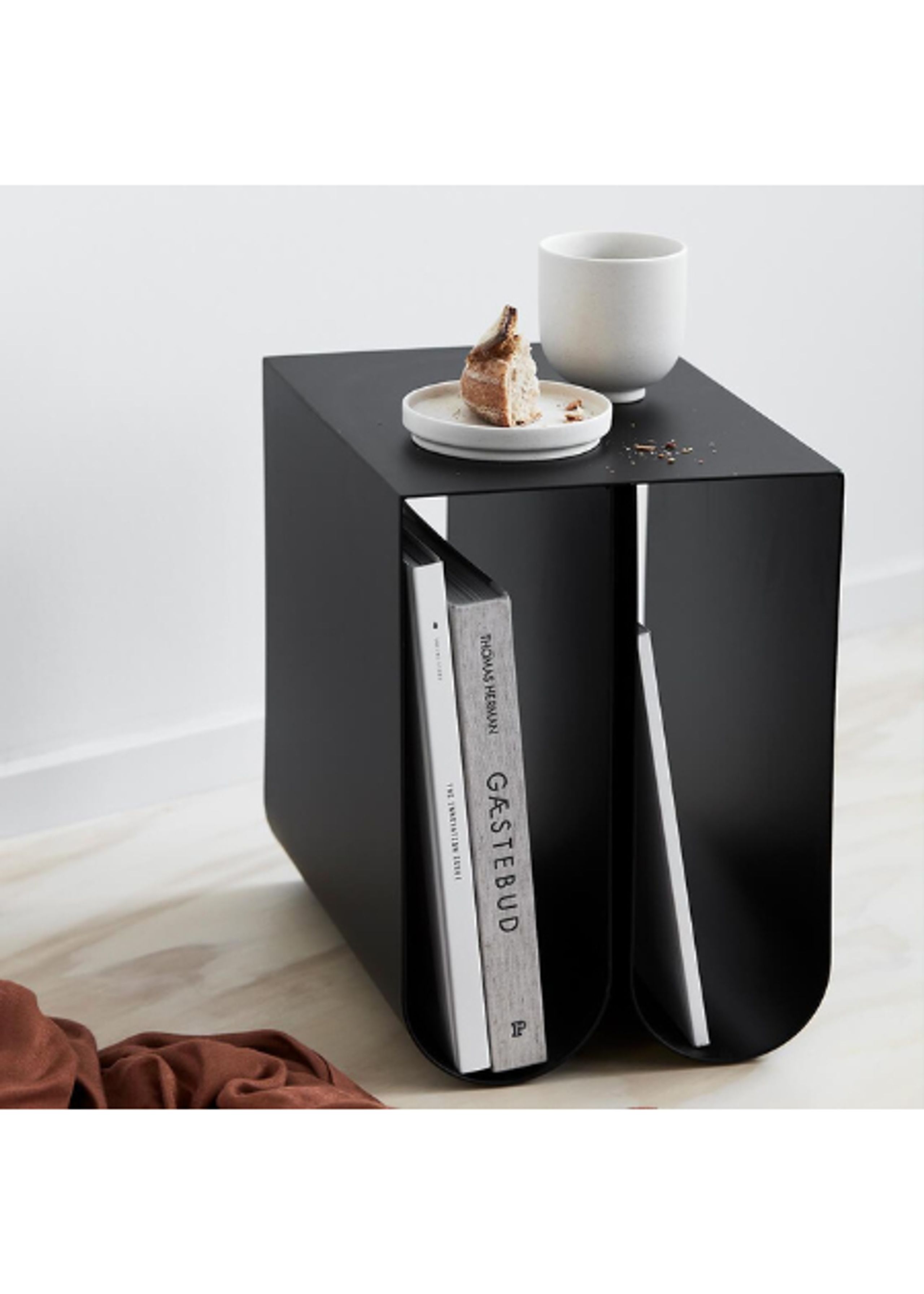 Kristina Dam Studio - Side table - Curved Side Table - Black
