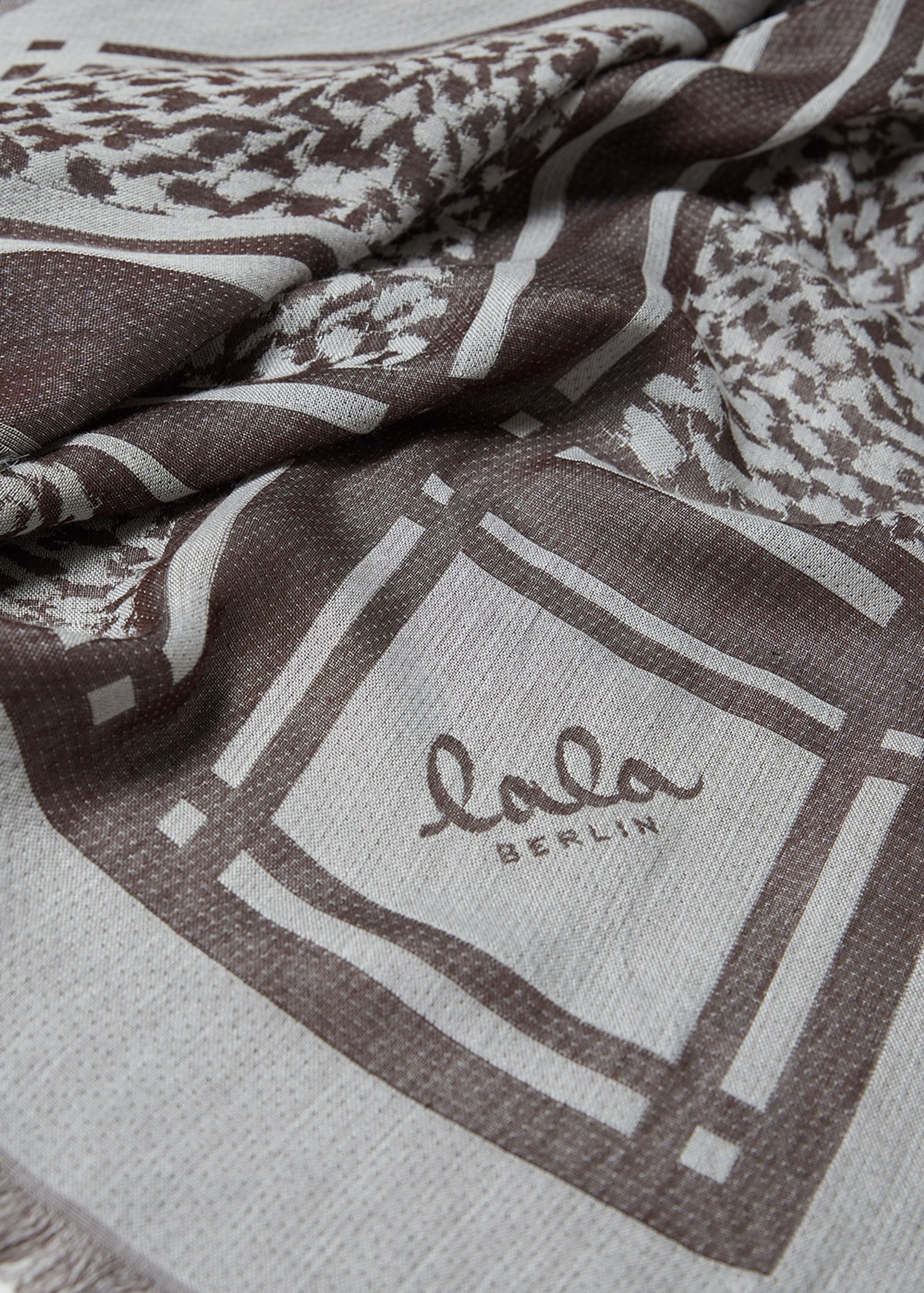 LALA Berlin - Bufanda - Triangle Tilda - Swoosh Light Blue Brown