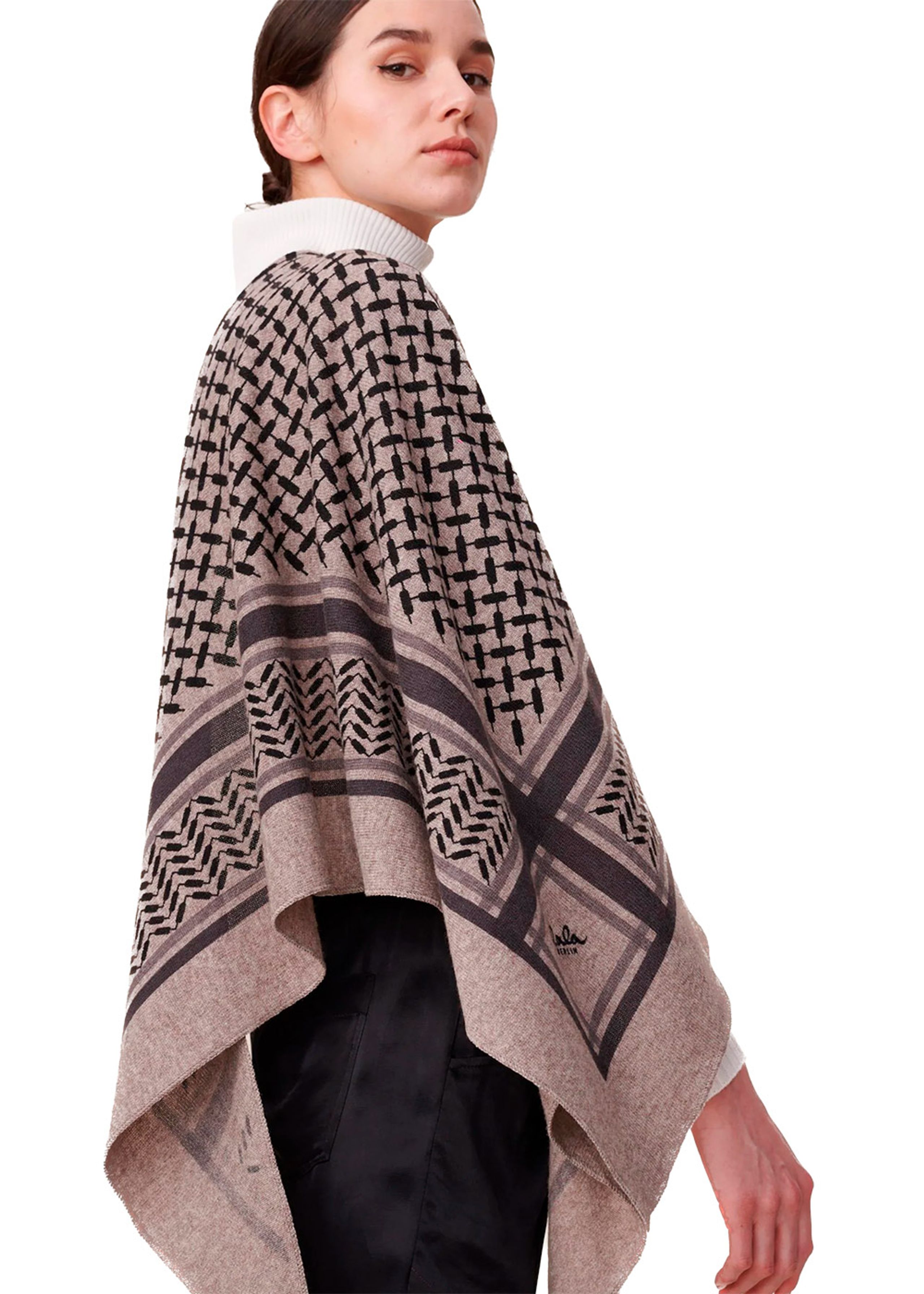 LALA Berlin - Scarf - Triangle Trinity Classic M - Stradivari Dark Brown Melange