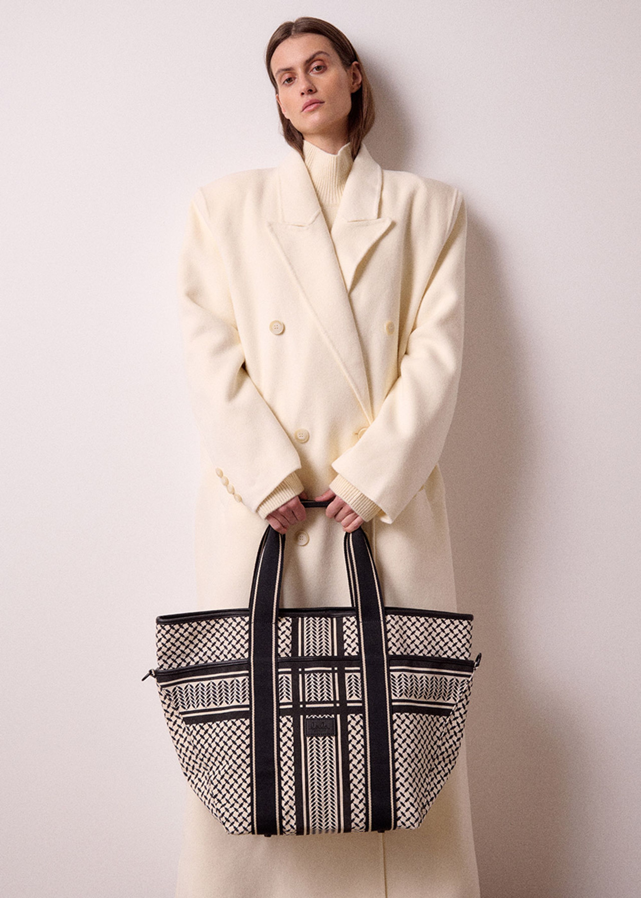 LALA Berlin - Pie del árbol de Navidad - East West Tote Merge - heritage stripe black