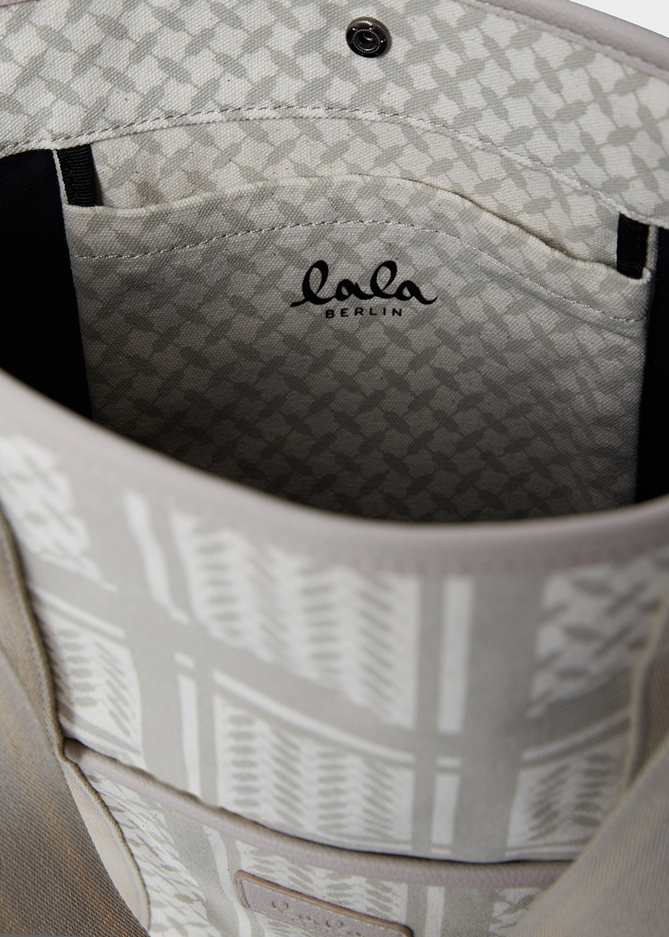 LALA Berlin - Tote Bag - Tote Carmela 2.0 - Heritage Stripe Beige