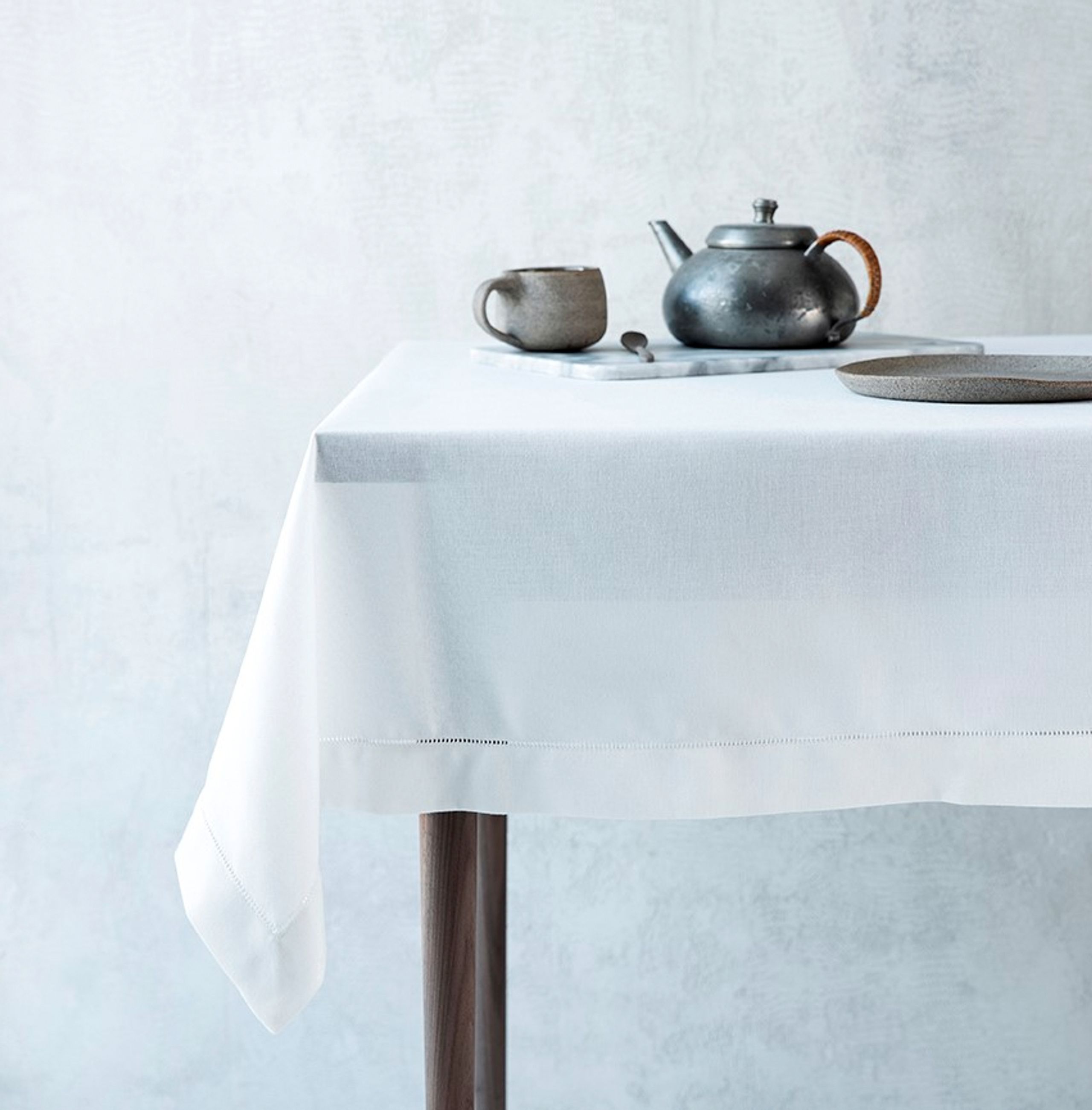 Langkilde & Søn - Borddug - Hvid stofdug med hulsøm - White