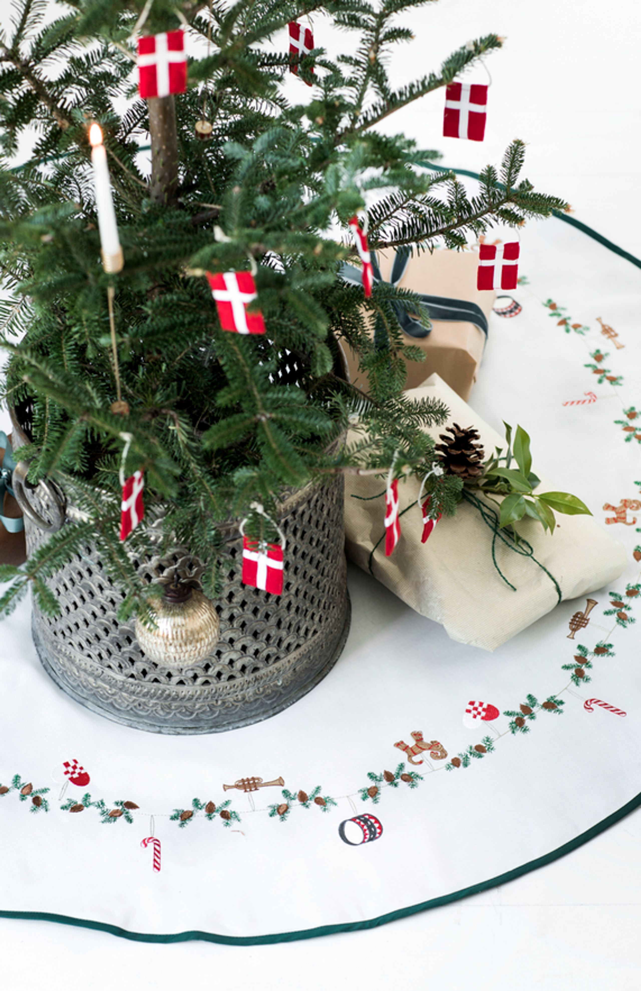 Langkilde & Søn - Christmas tree - Juletræstæppe - White/Green